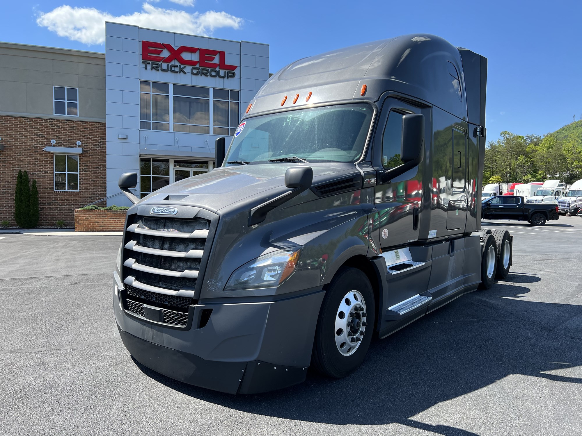 2019 FREIGHTLINER CASCADIA 126 - Dovell & Williams