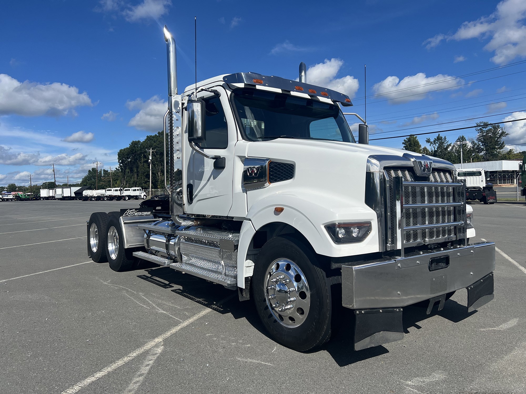 2022 Western Star 49X Chassis - image 3 of 6