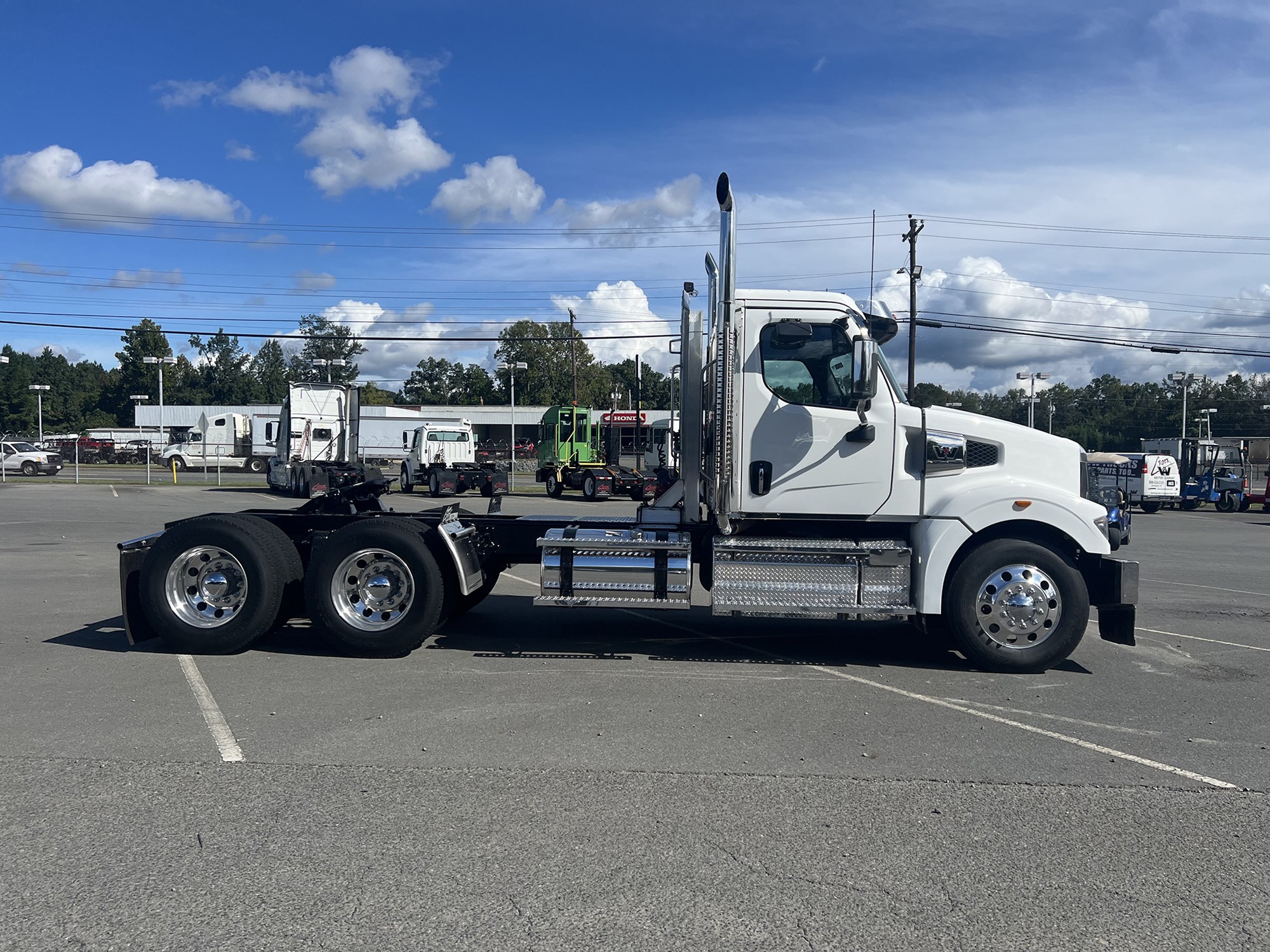 2022 Western Star 49X Chassis - image 4 of 6