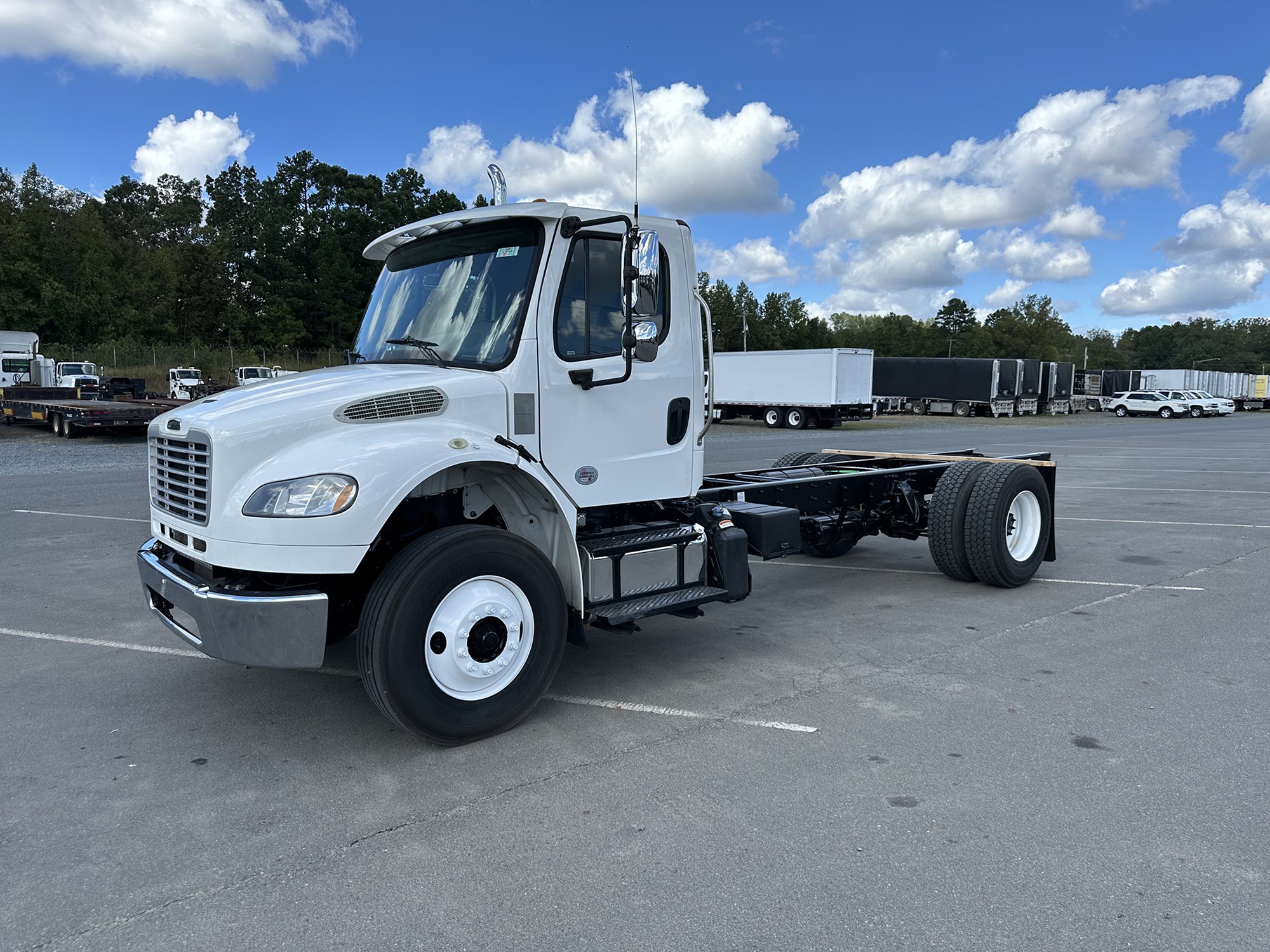 2019 Freightliner M2 106 - image 1 of 6