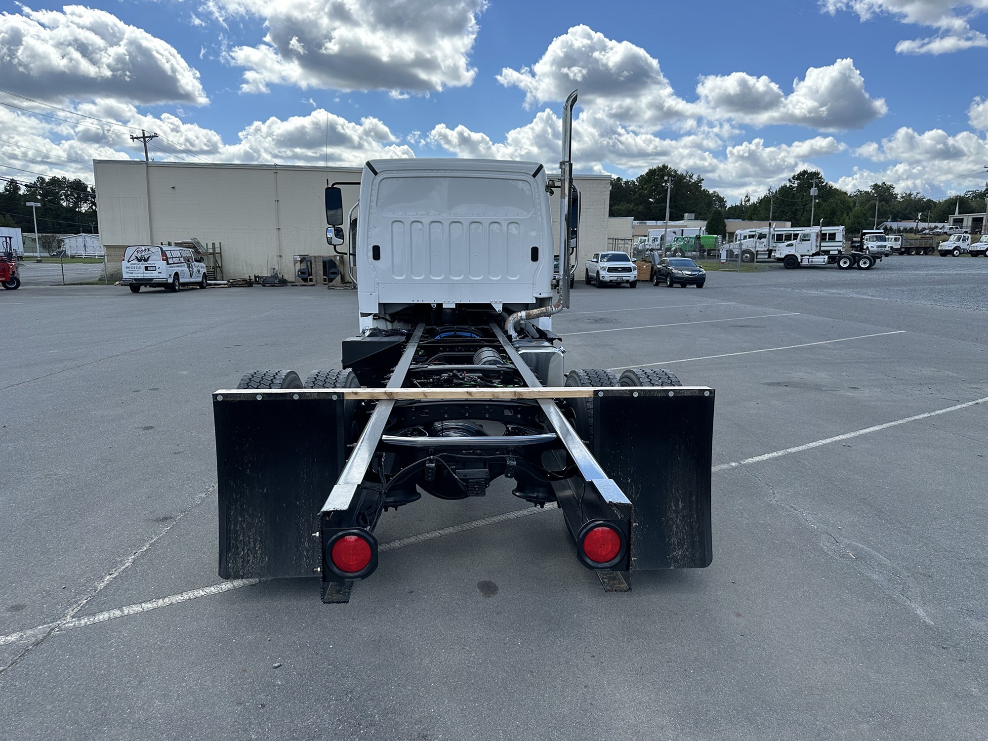 2019 Freightliner M2 106 - image 4 of 6