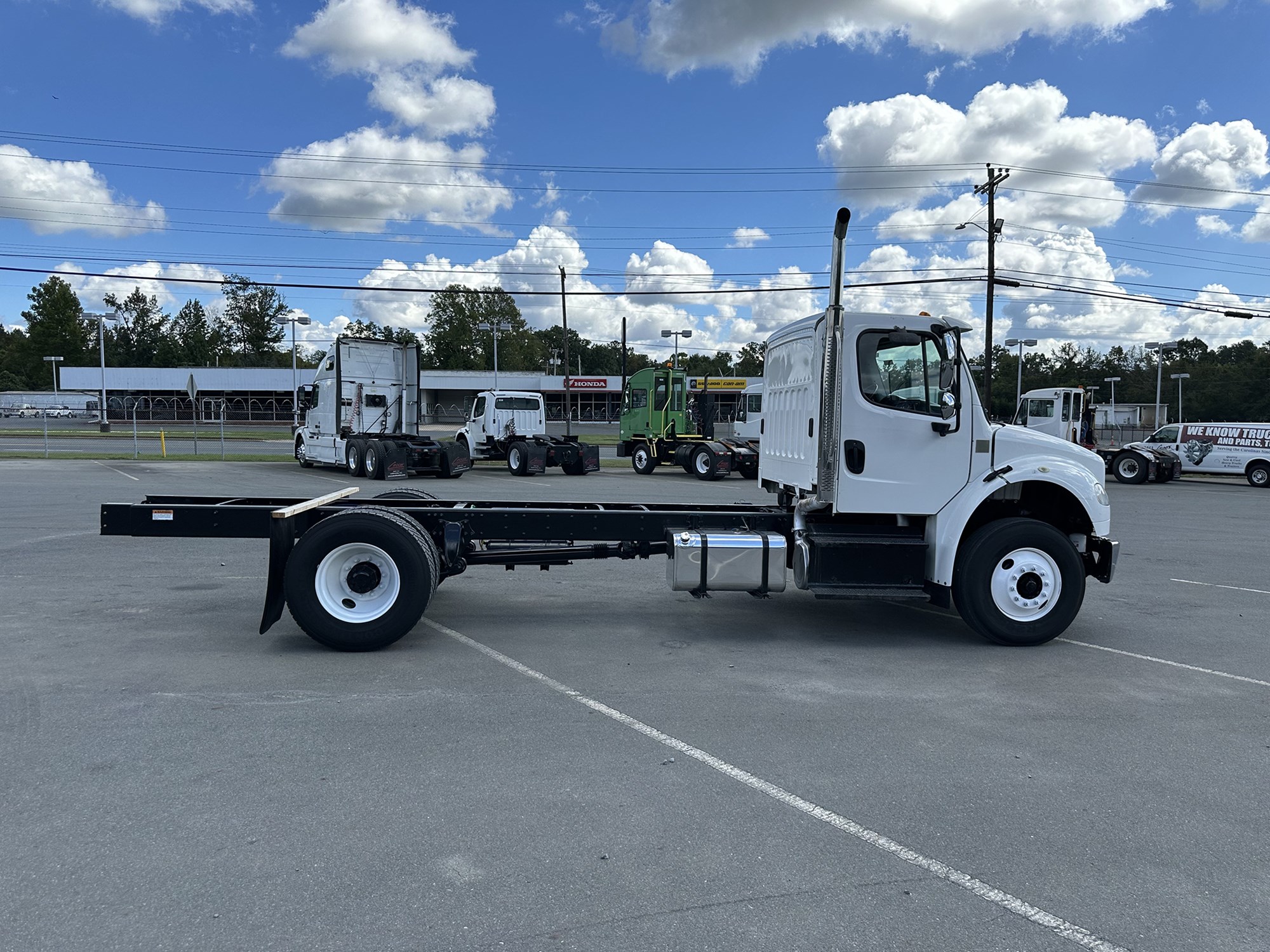 2019 Freightliner M2 106 - image 6 of 6