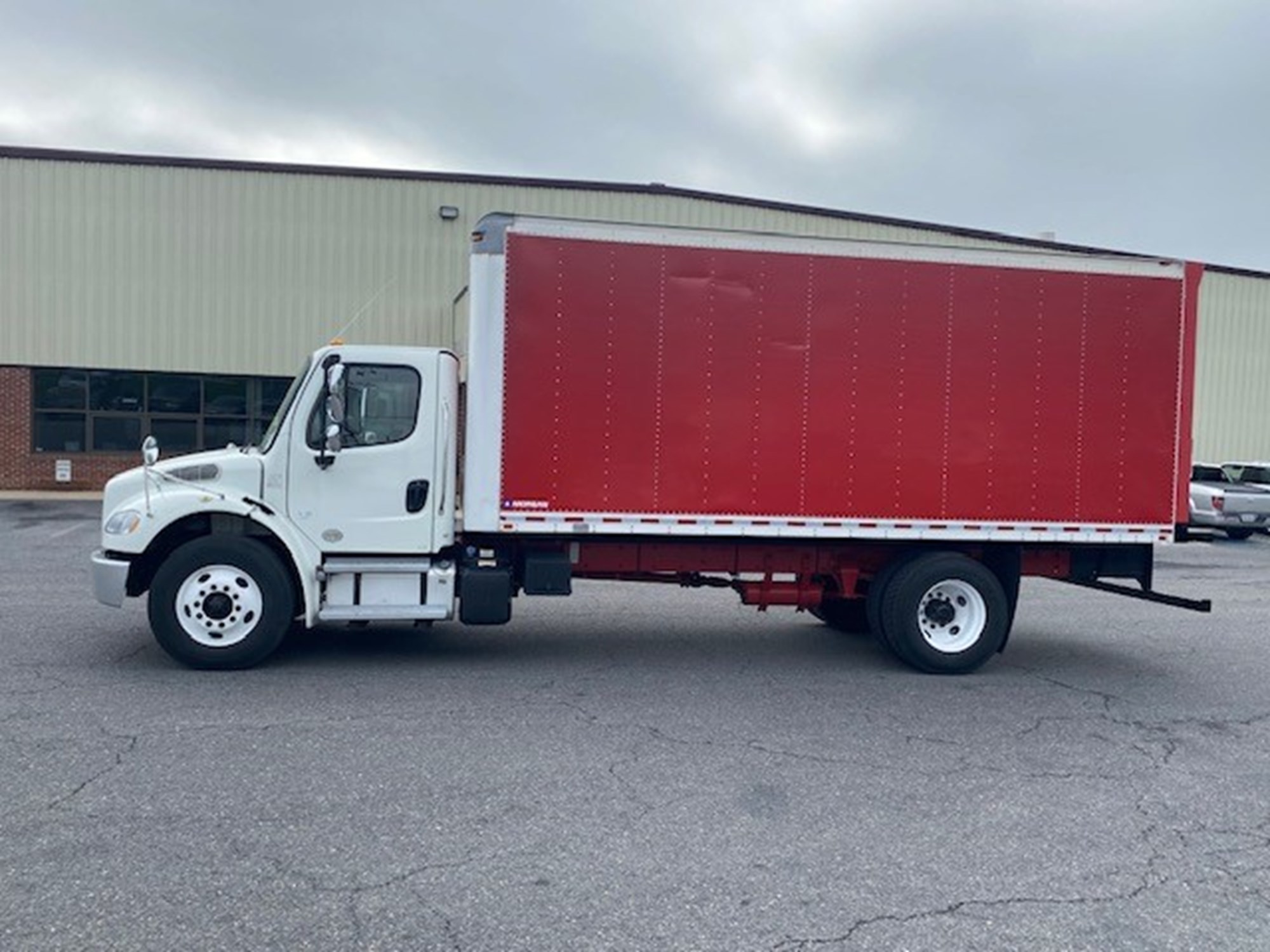 2018 Freightliner M2 - image 5 of 6