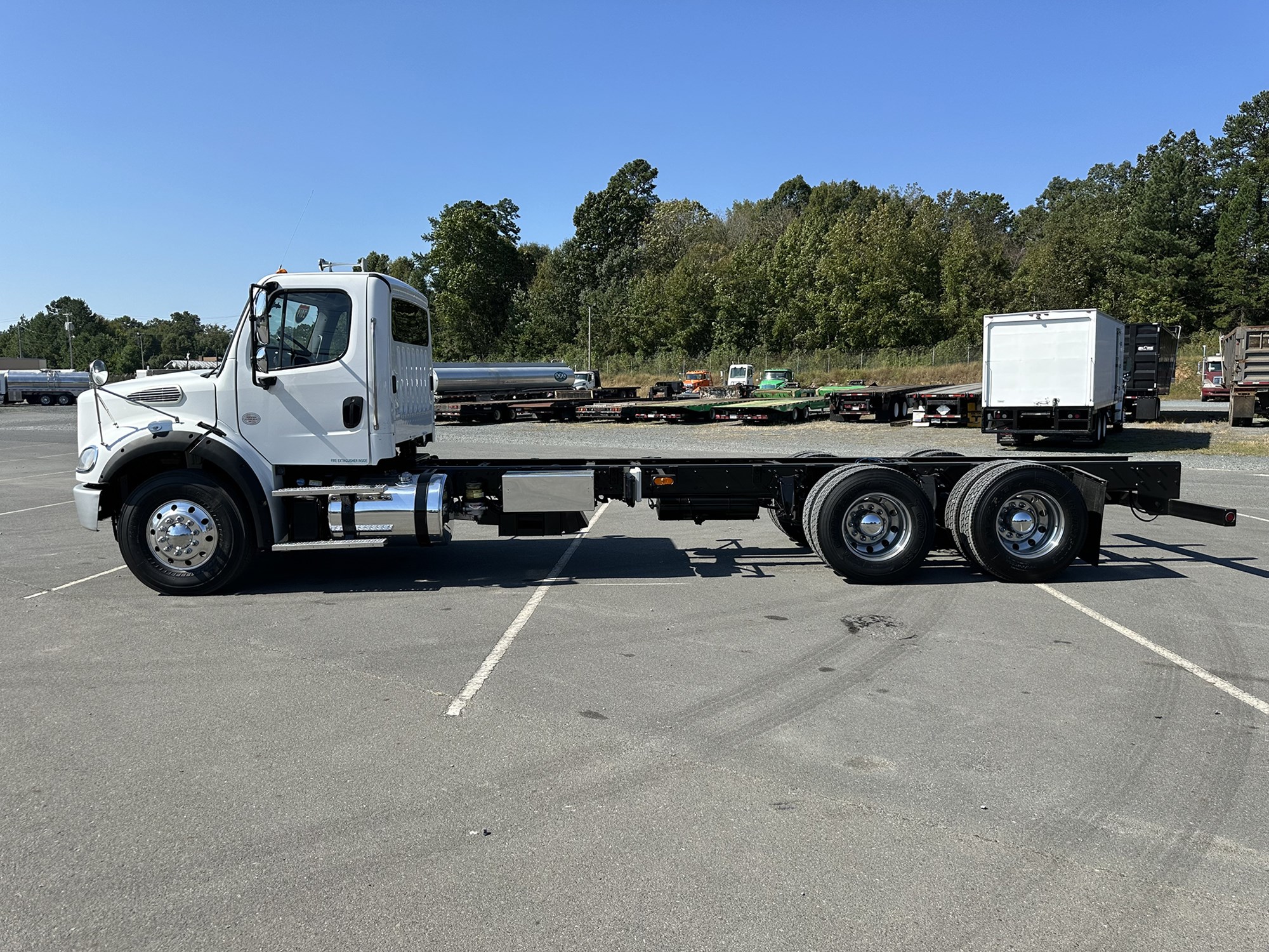 2019 Freightliner M2 - image 2 of 6