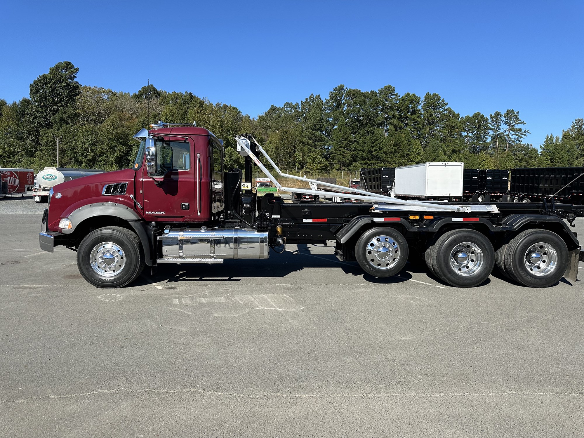 2016 Mack GU (Granite) - image 2 of 6