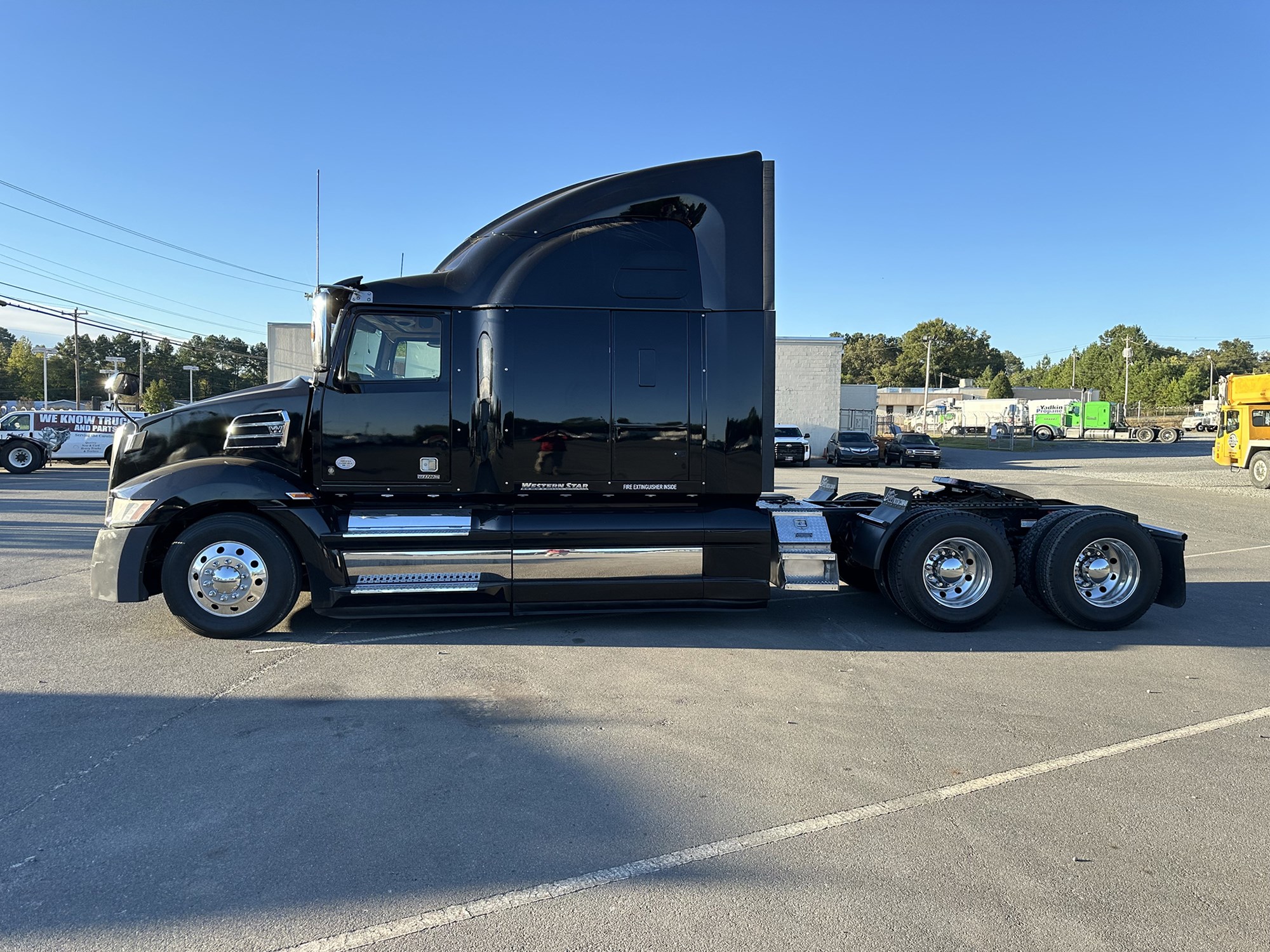 2022 Western Star 5700 XE - image 2 of 6