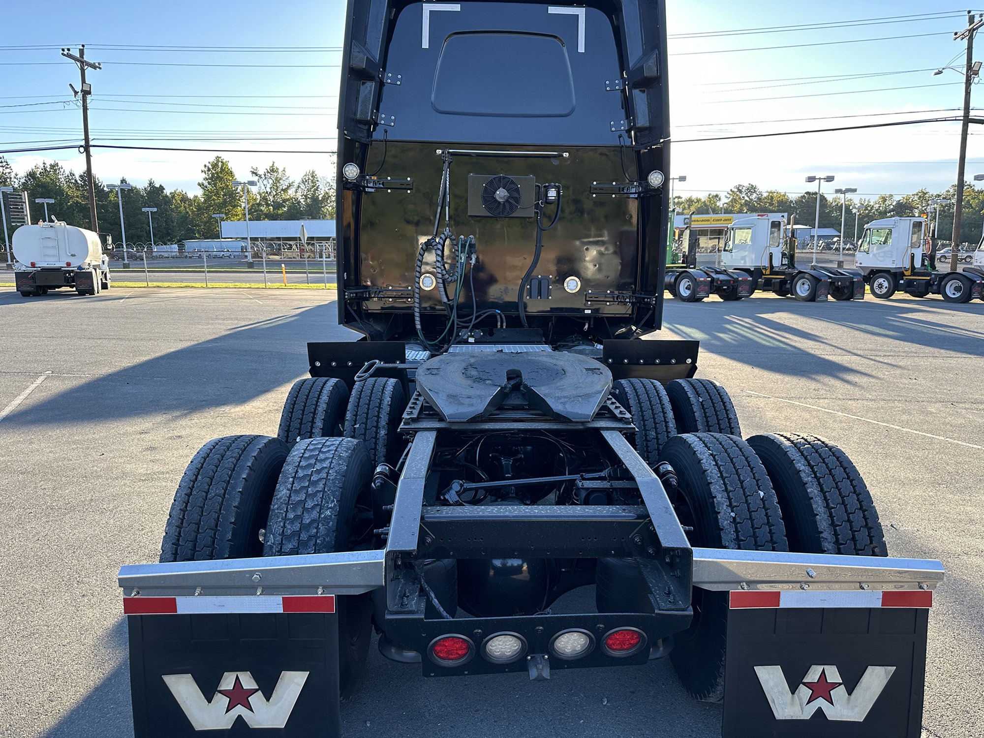 2022 Western Star 5700 XE - image 4 of 6