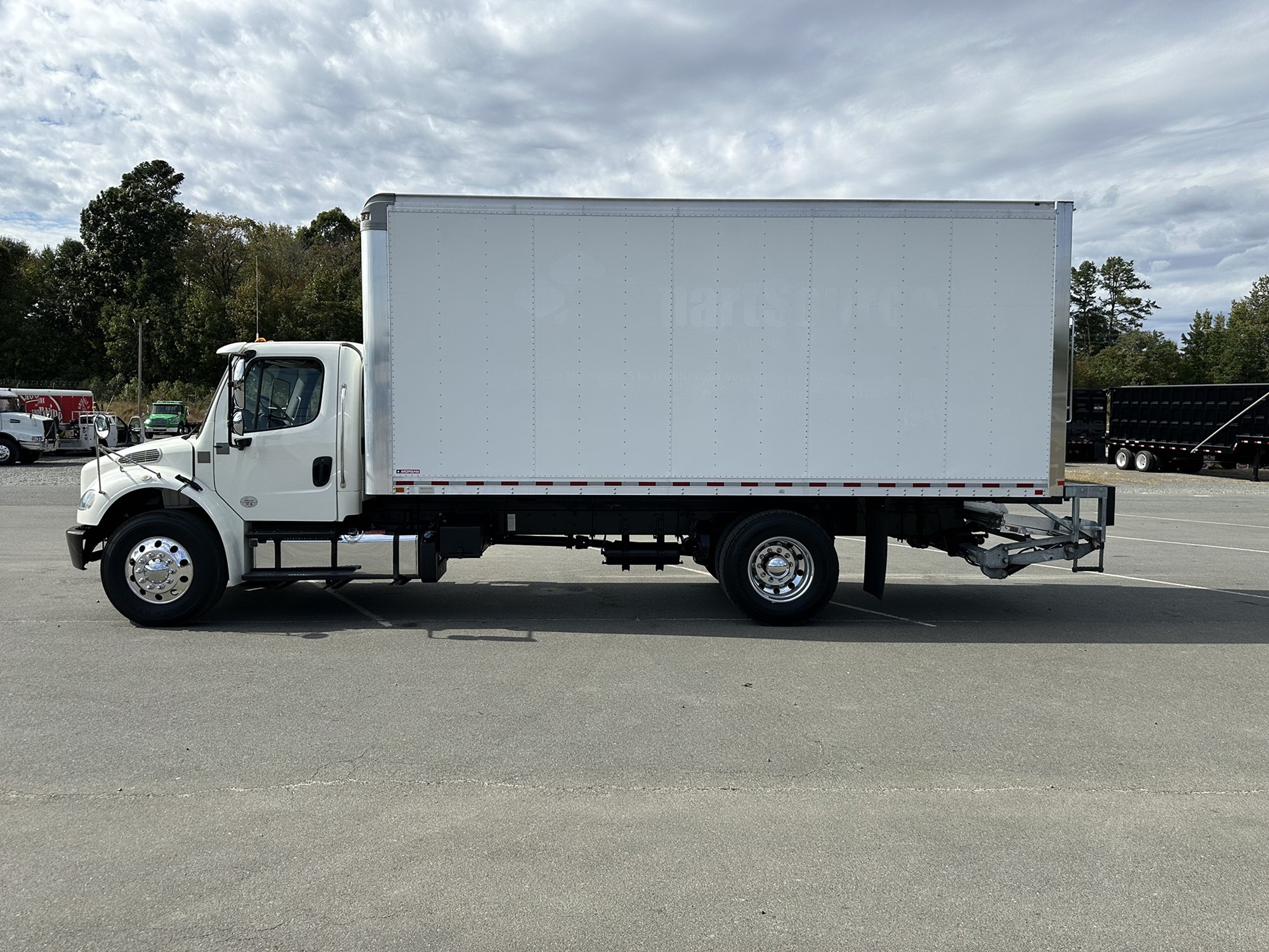 2019 Freightliner M2 - image 2 of 6