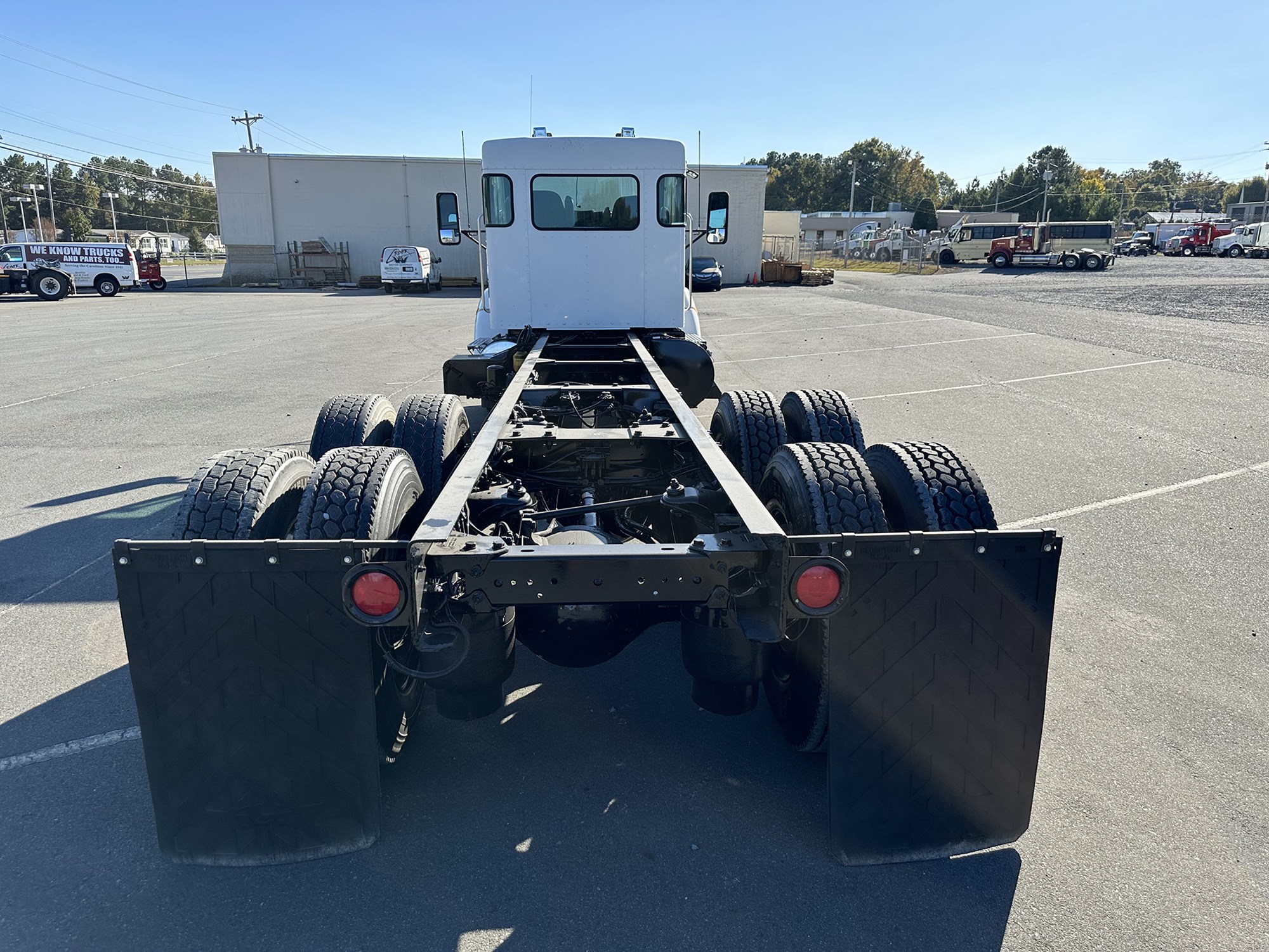 2012 Kenworth T3 Series - image 4 of 6