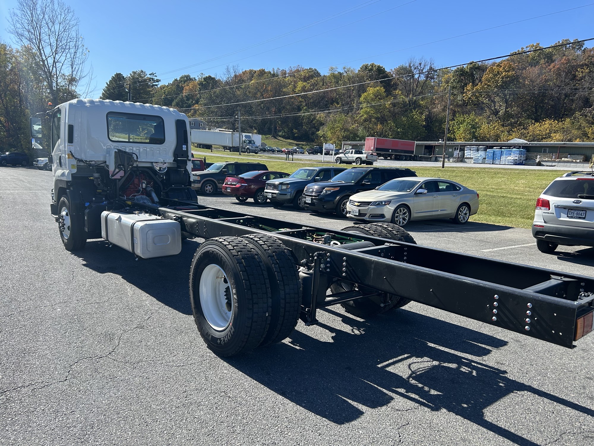 2025 Isuzu FTR - image 3 of 5