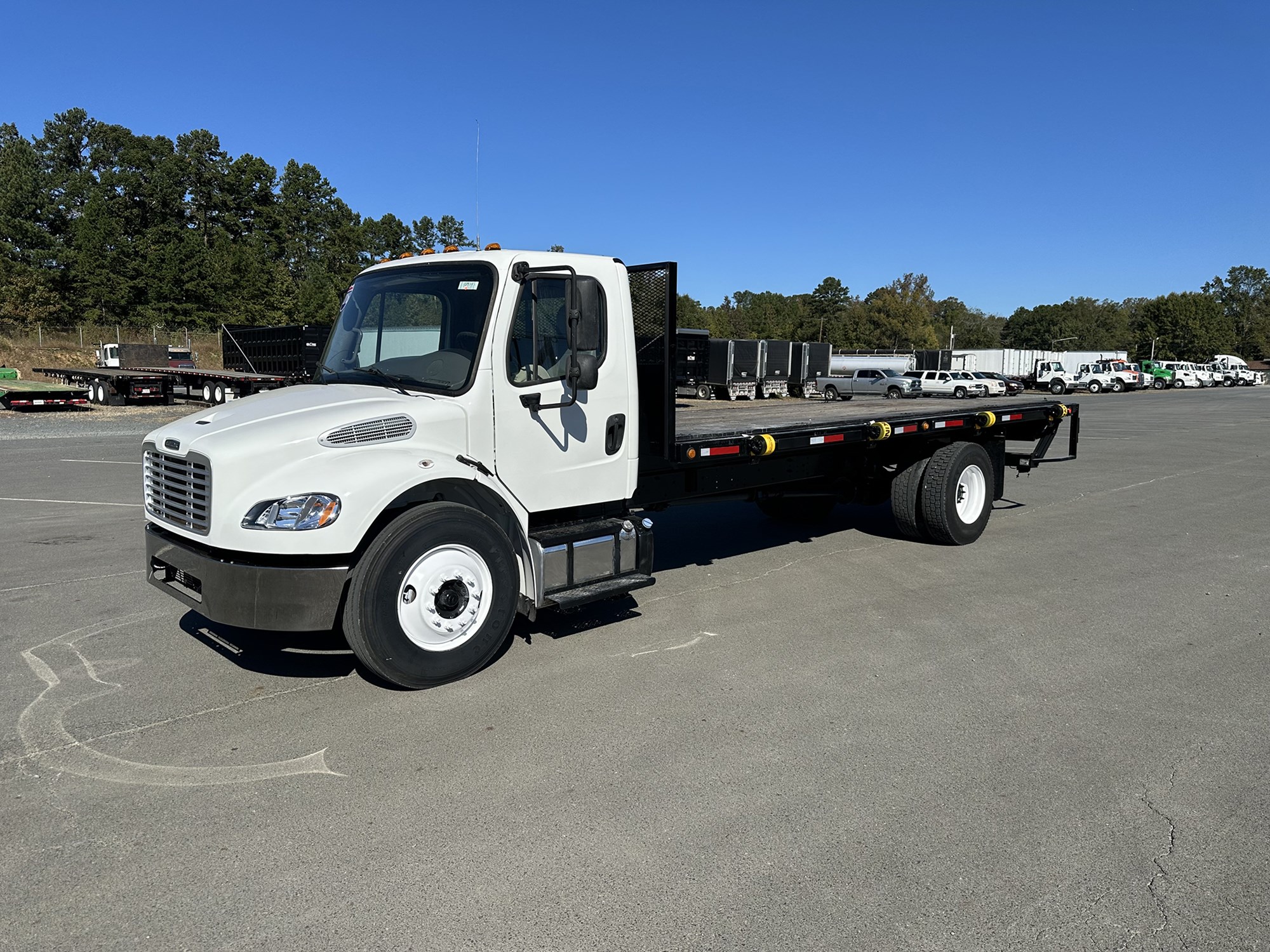 2016 Freightliner M2 106 - image 1 of 6