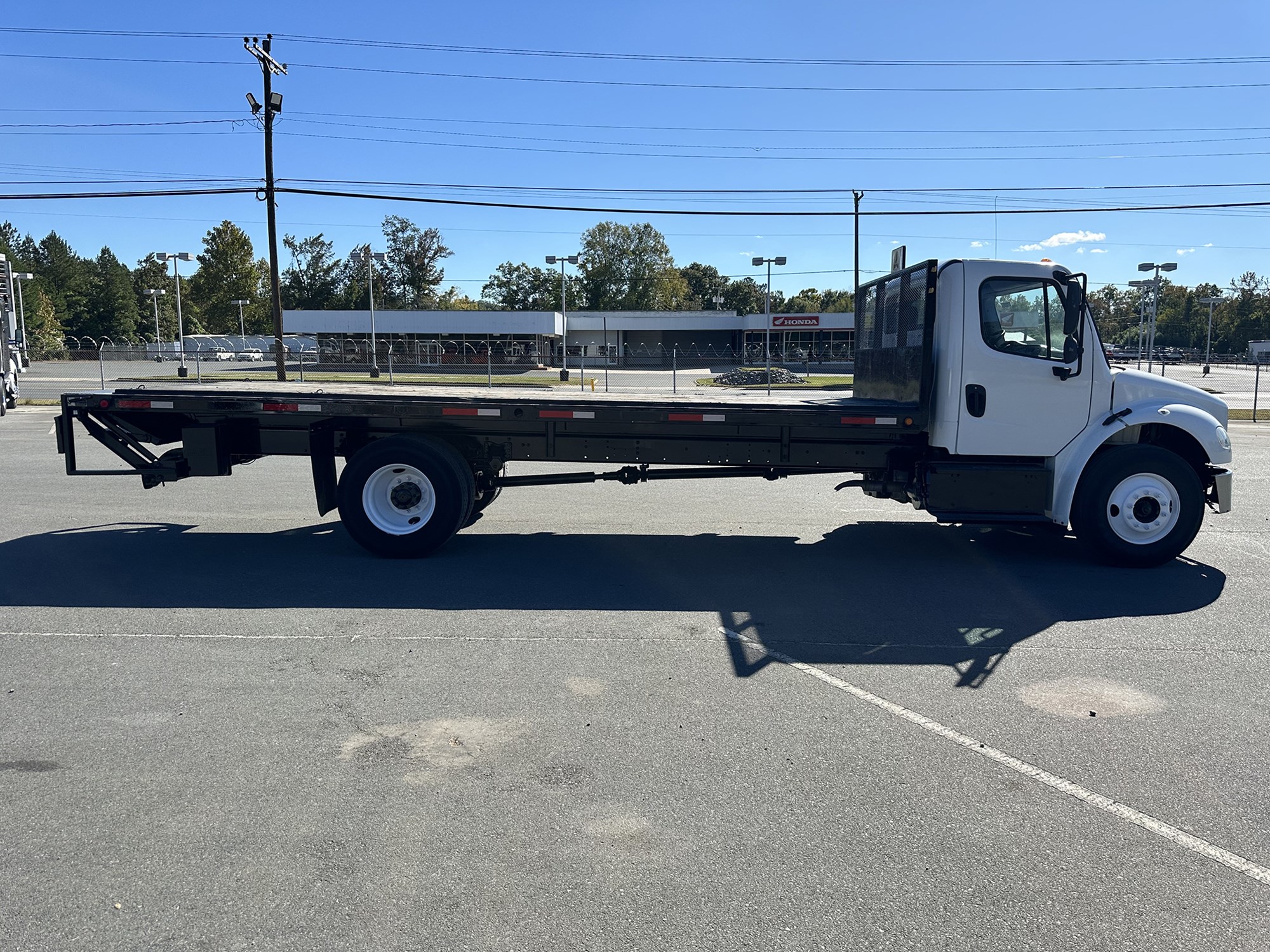 2016 Freightliner M2 106 - image 6 of 6