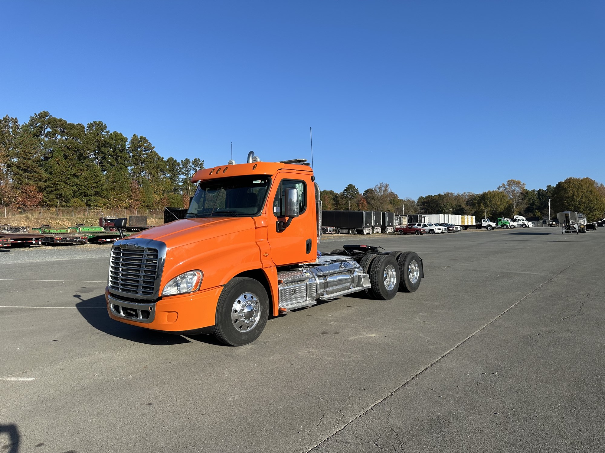 2016 Freightliner Cascadia 125 - image 1 of 6