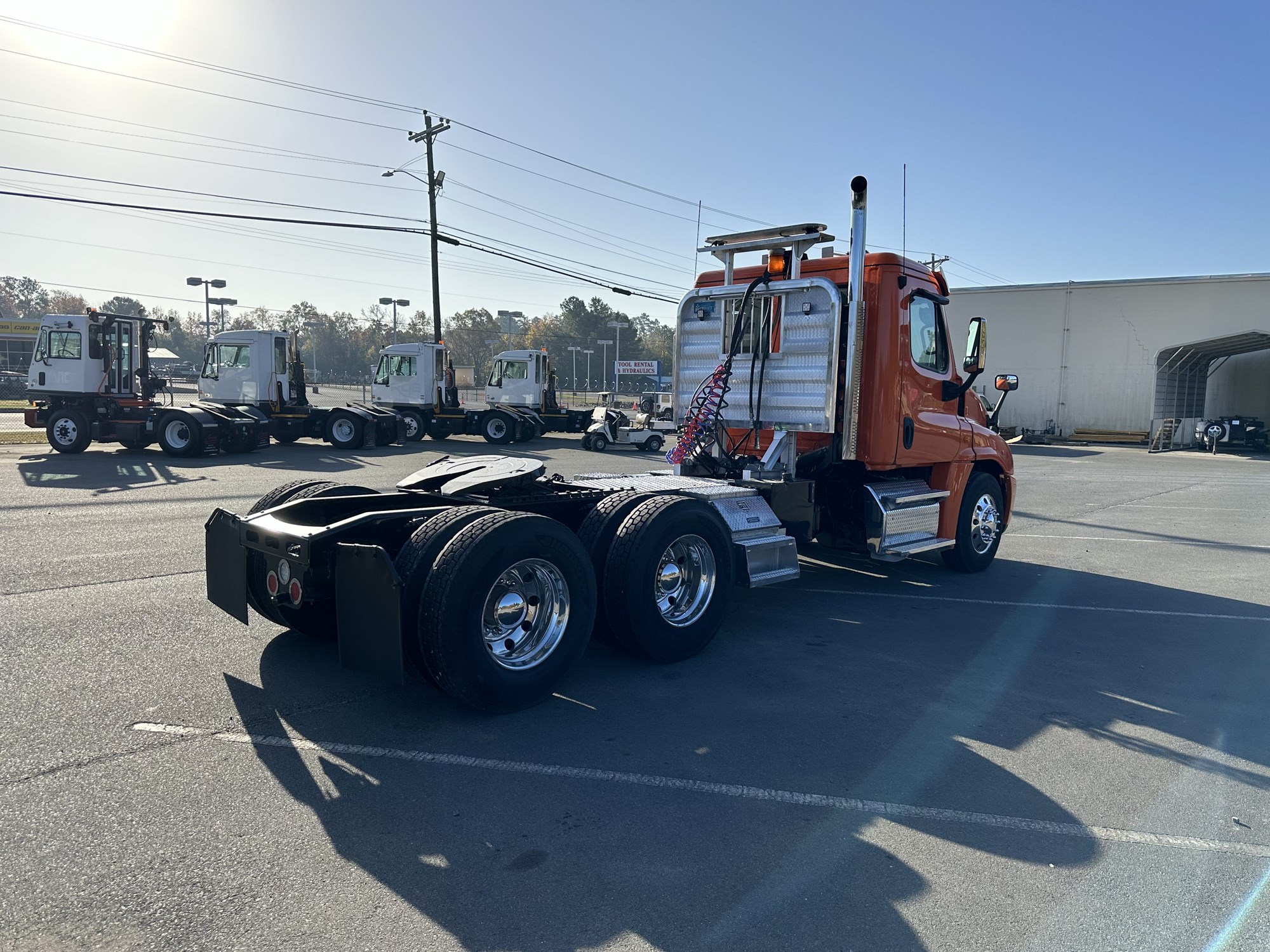 2016 Freightliner Cascadia 125 - image 5 of 6