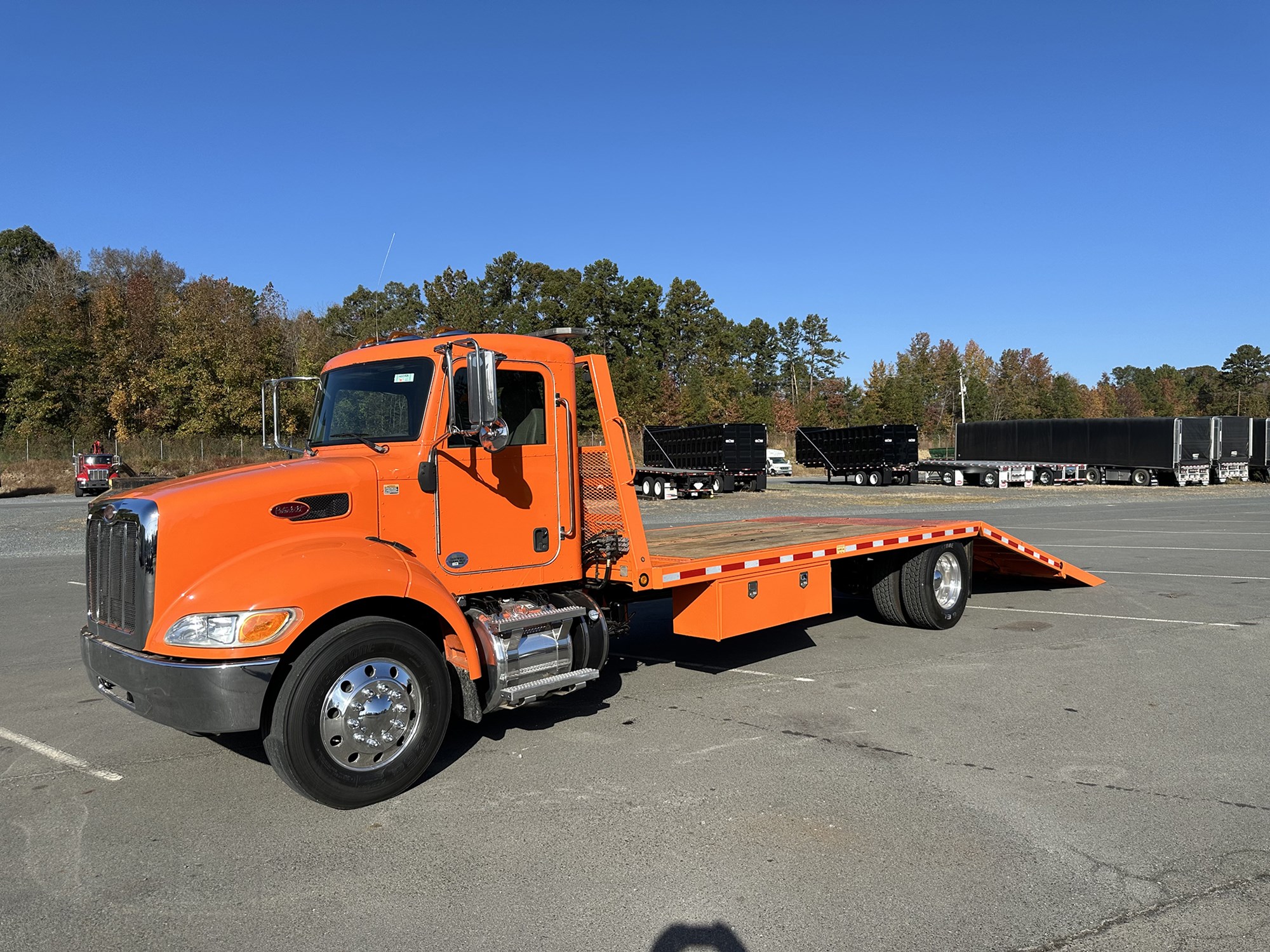 2020 Peterbilt 337 - image 1 of 6