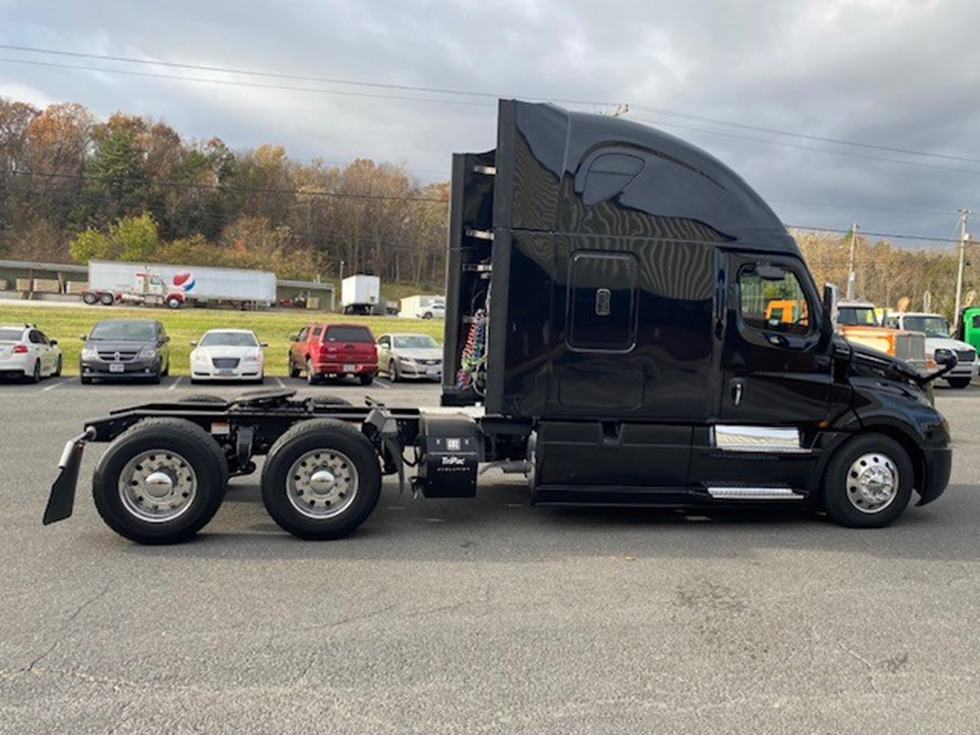 2020 Freightliner Cascadia 126 - image 6 of 6