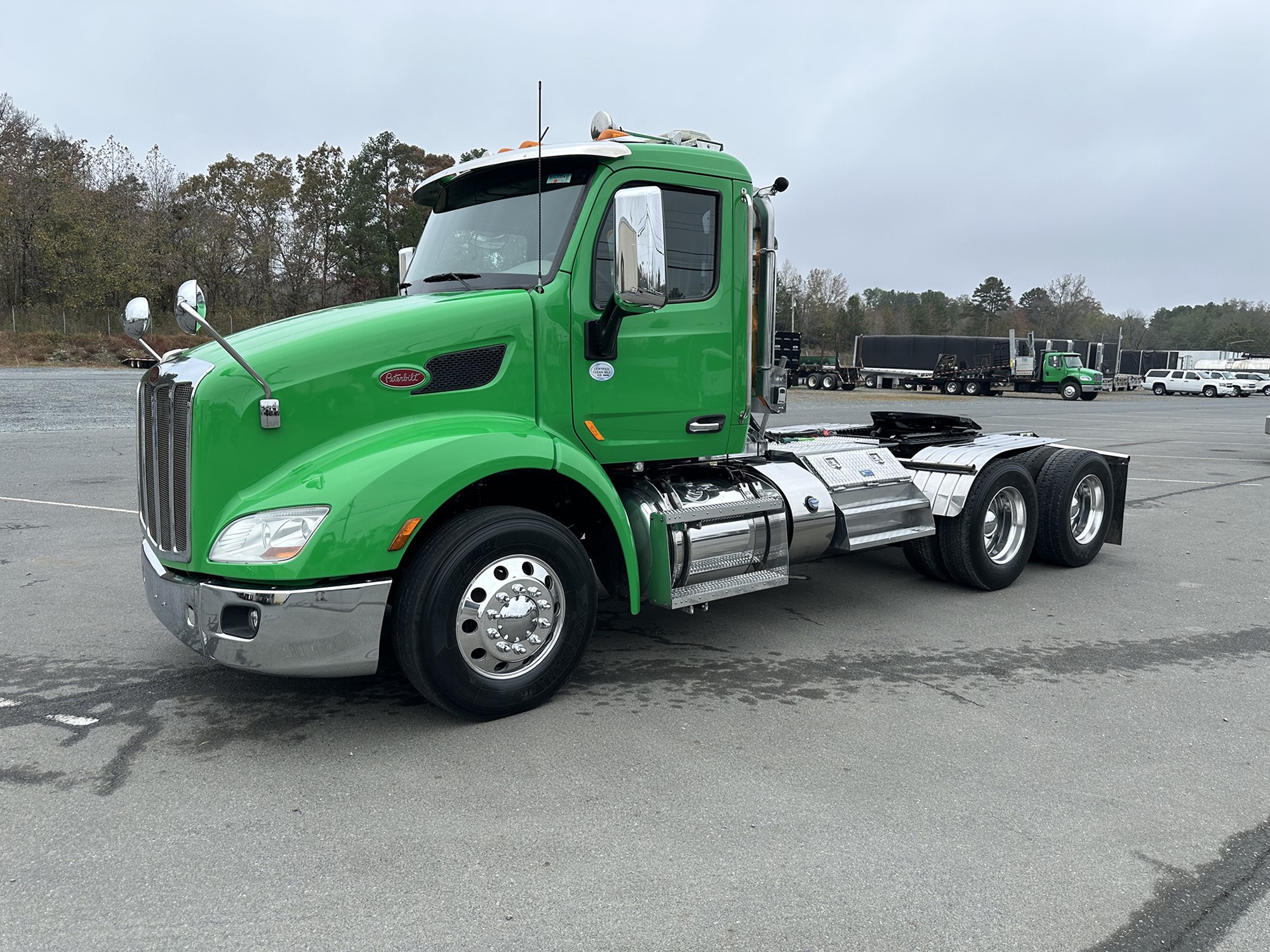 2019 Peterbilt 579 - image 1 of 6