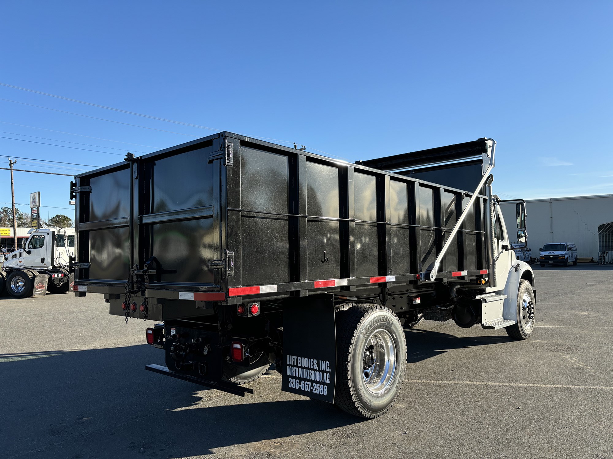 2025 Freightliner M2106 - image 3 of 6