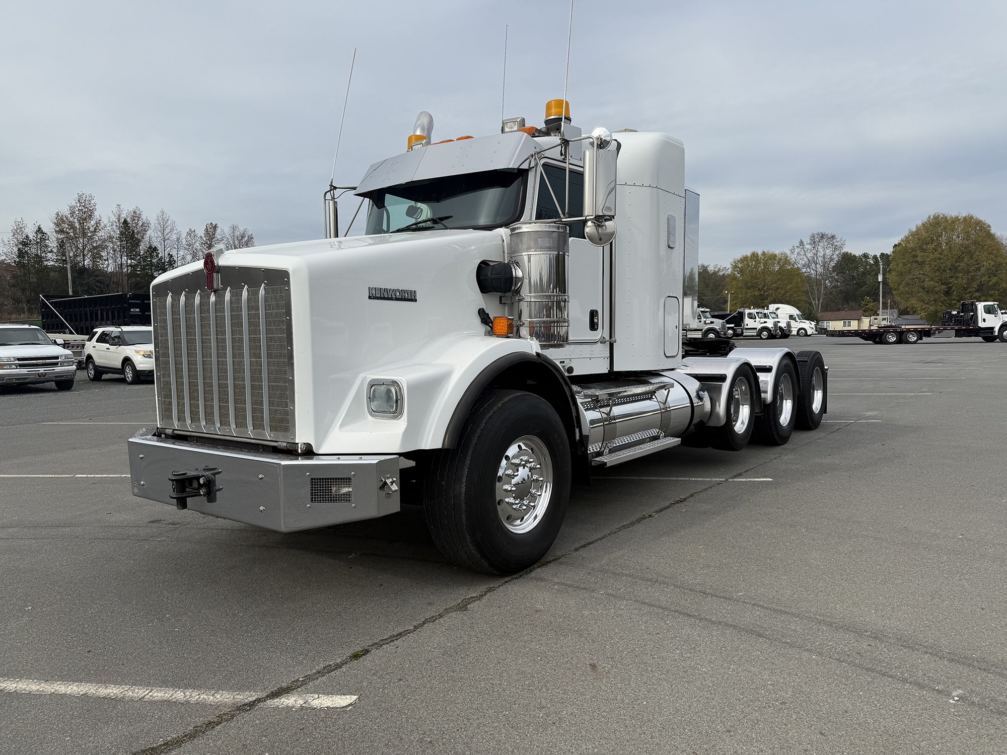 2015 Kenworth T8 Series - image 1 of 6