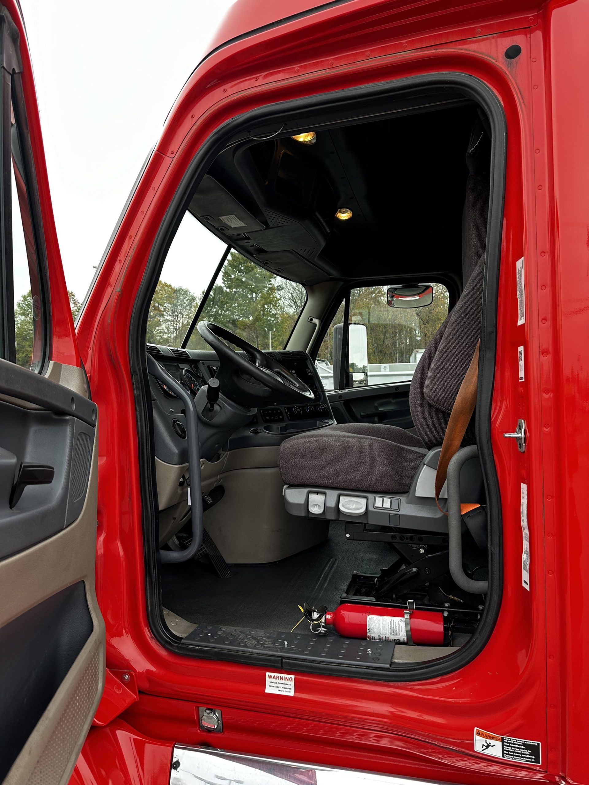 2020 Freightliner Cascadia 125 - image 5 of 6