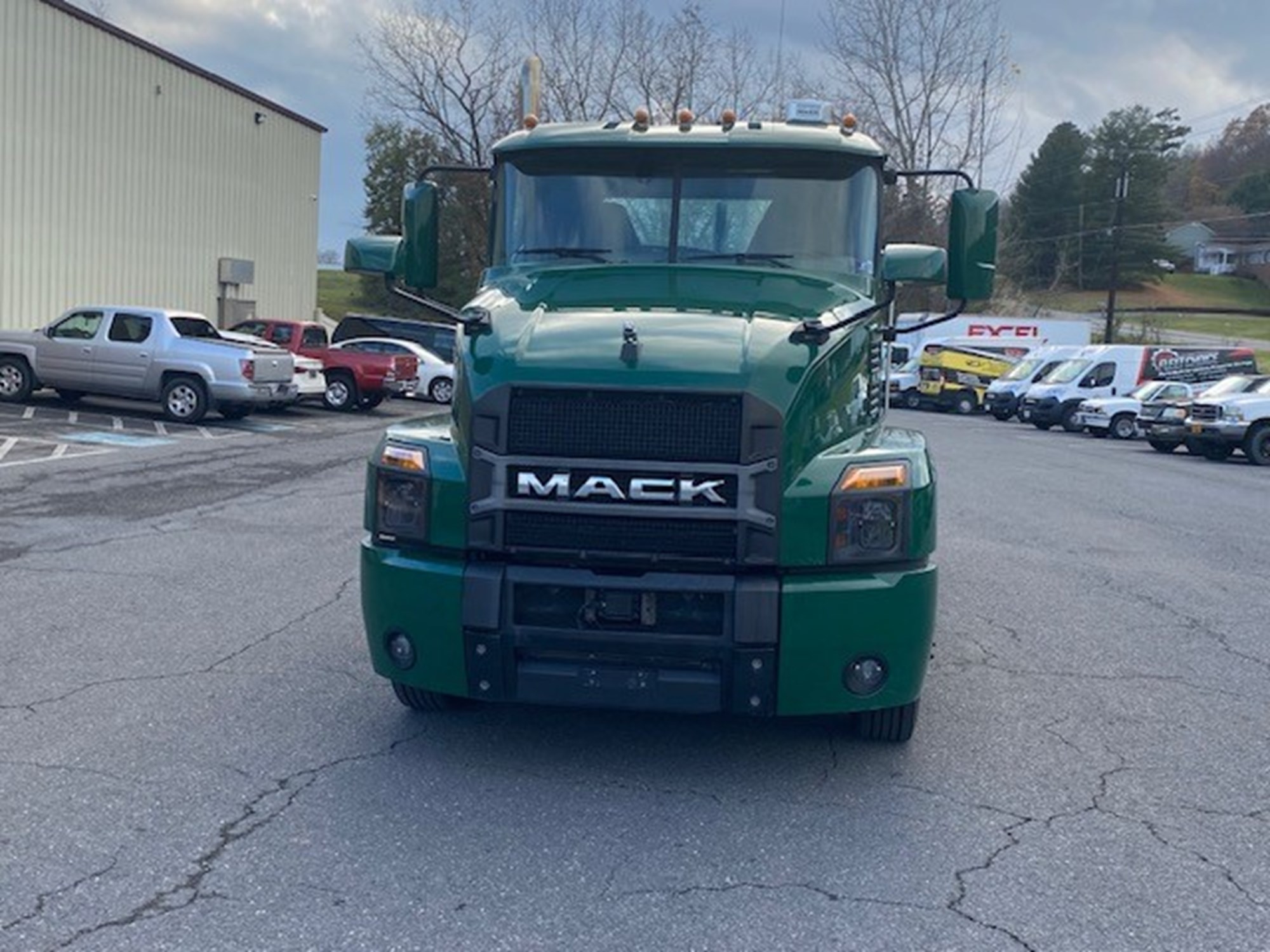 2019 MACK ANTHEM - image 2 of 6