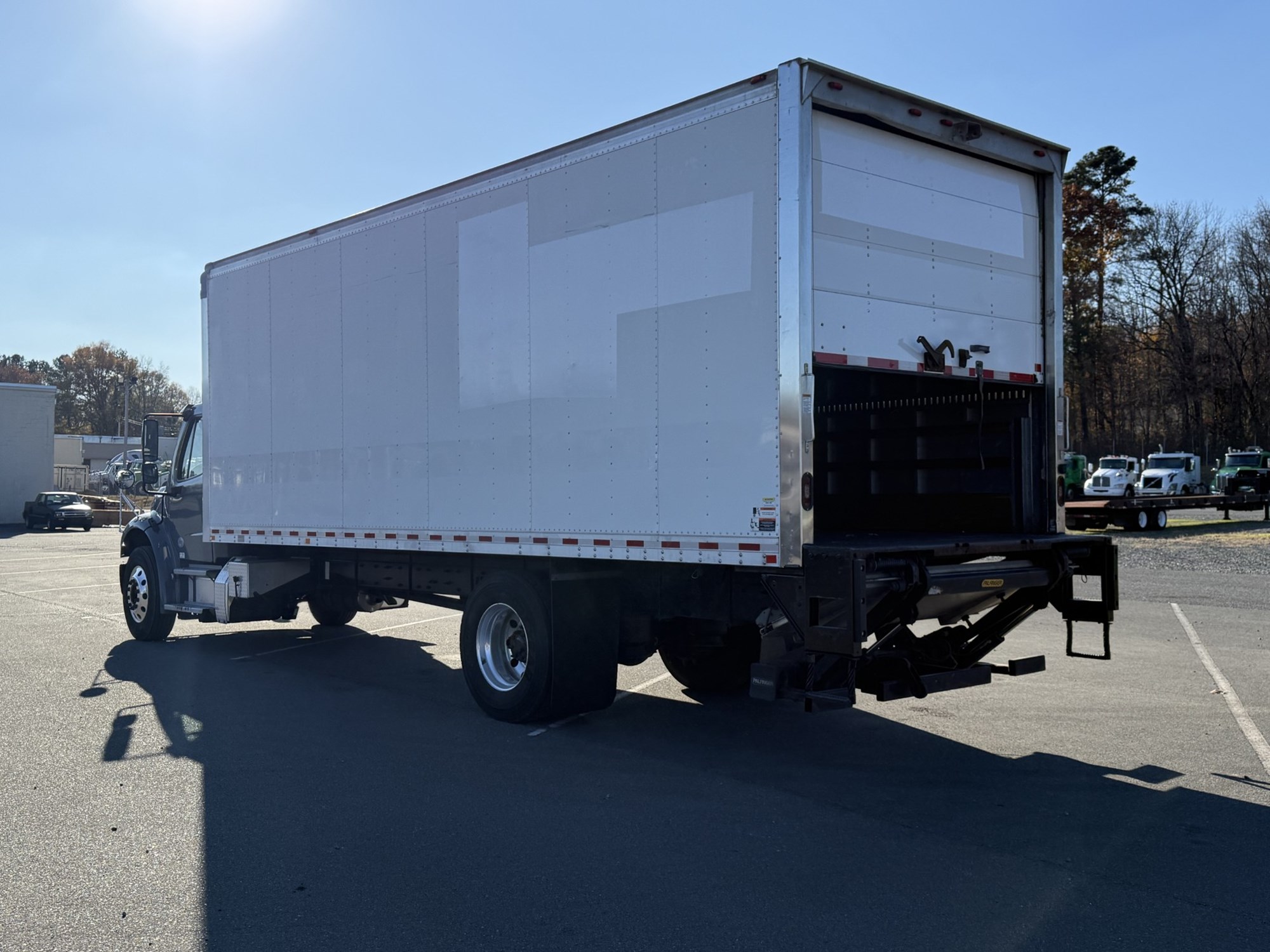 2019 Freightliner M2 - image 3 of 5