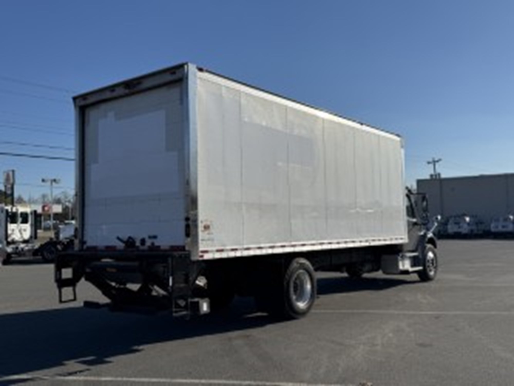 2019 Freightliner M2 - image 4 of 5