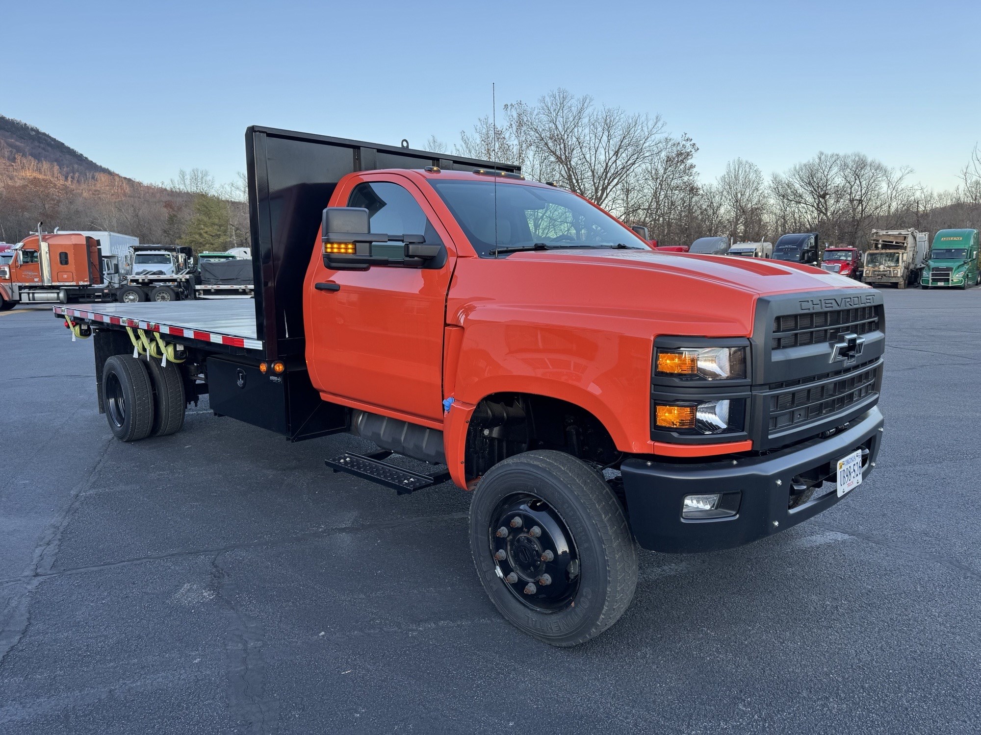 2022 Chevrolet Silverado 5500 MD - image 2 of 6