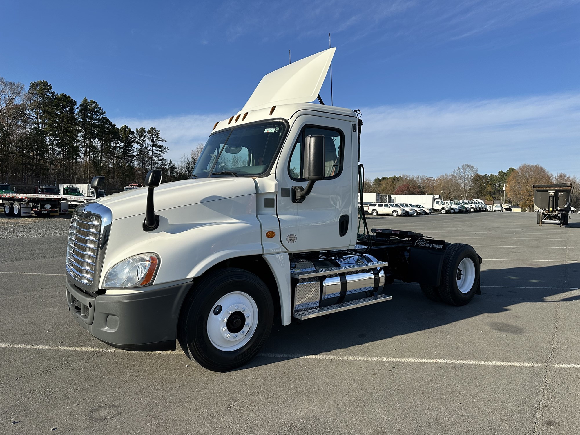 2017 Freightliner Cascadia 125 - image 1 of 6