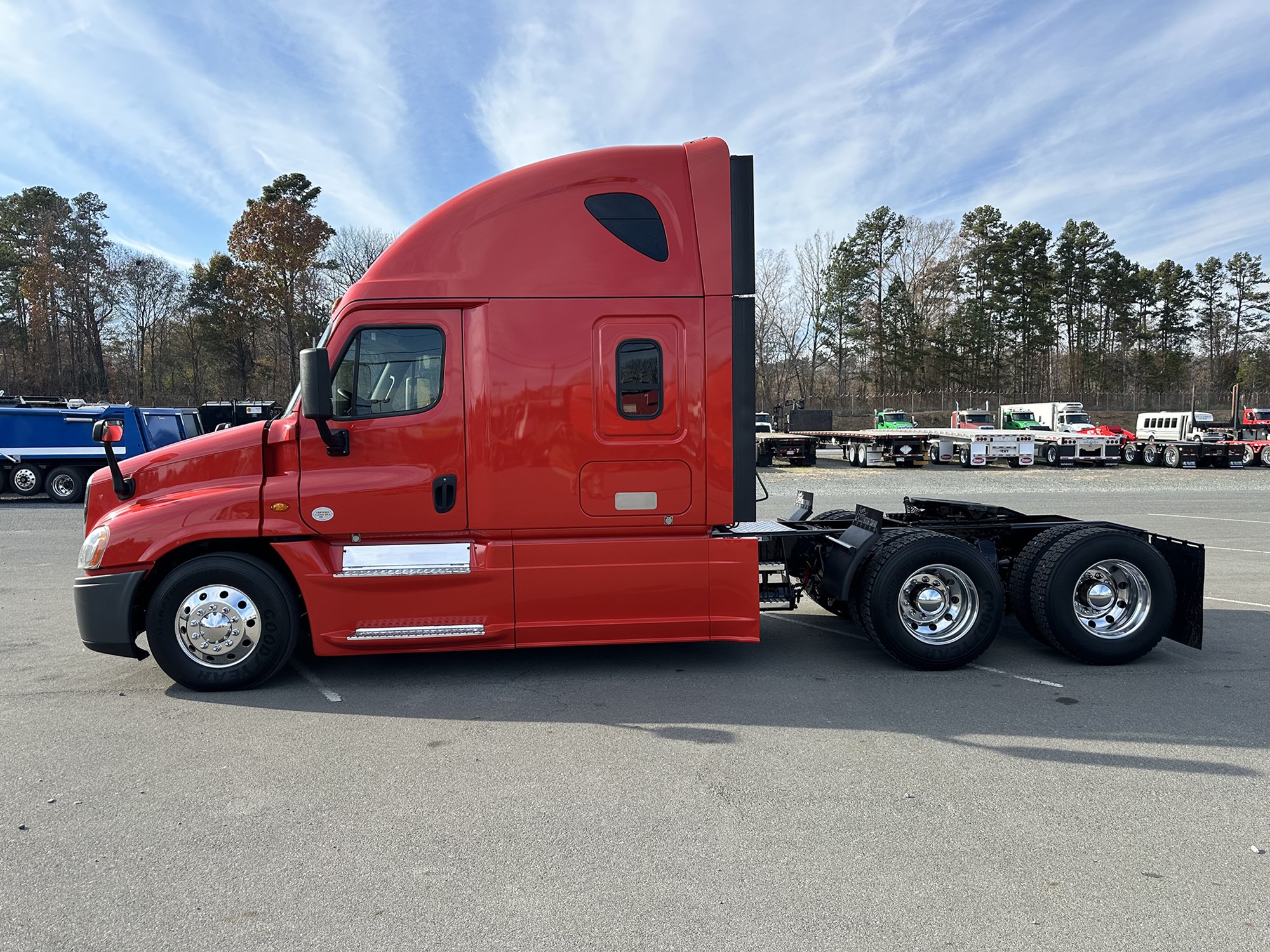 2020 Freightliner Cascadia 125 - image 2 of 6