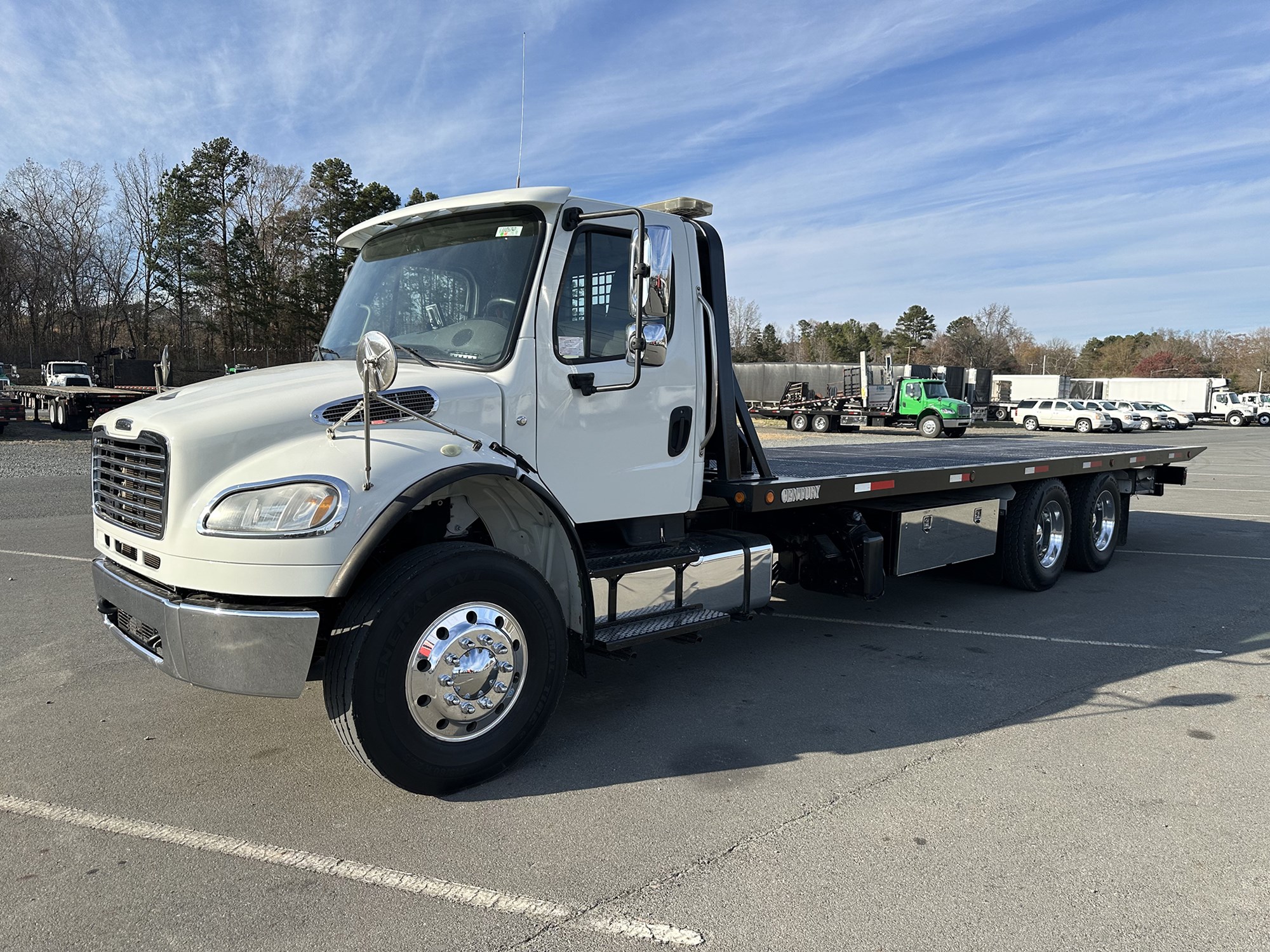 2014 Freightliner M2 106 - image 1 of 6