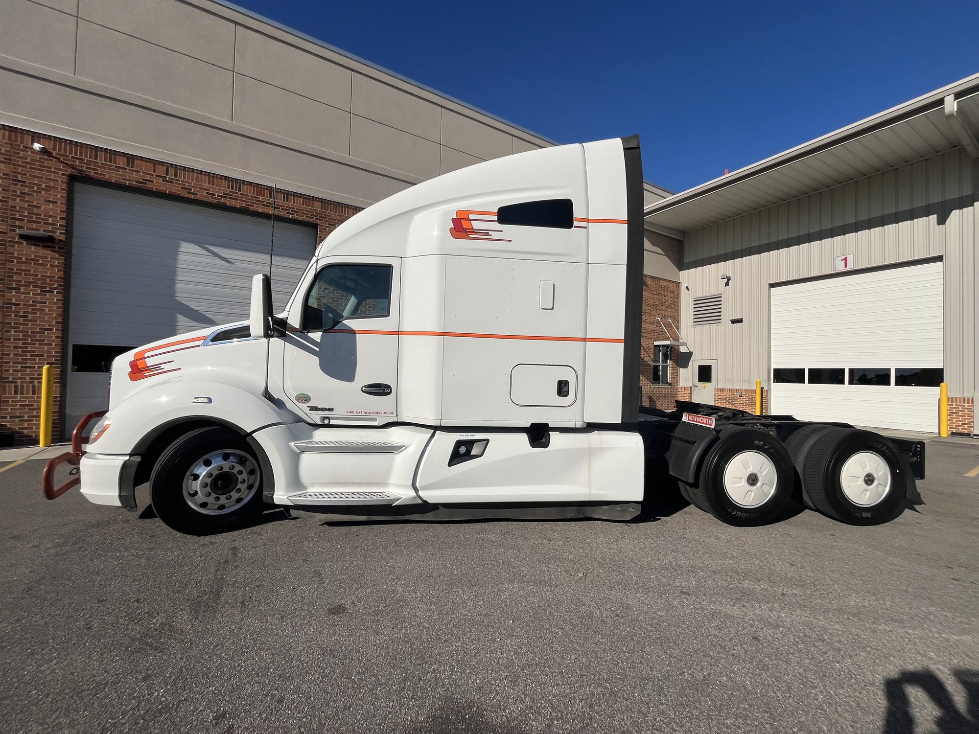 2020 Kenworth T680 - image 2 of 6