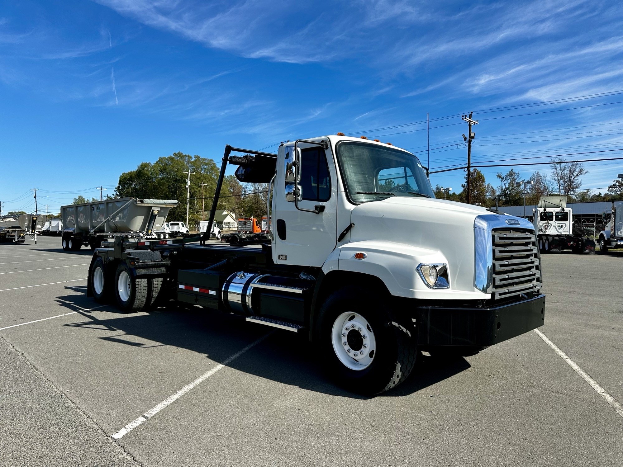 2018 Freightliner 114SD - image 2 of 6