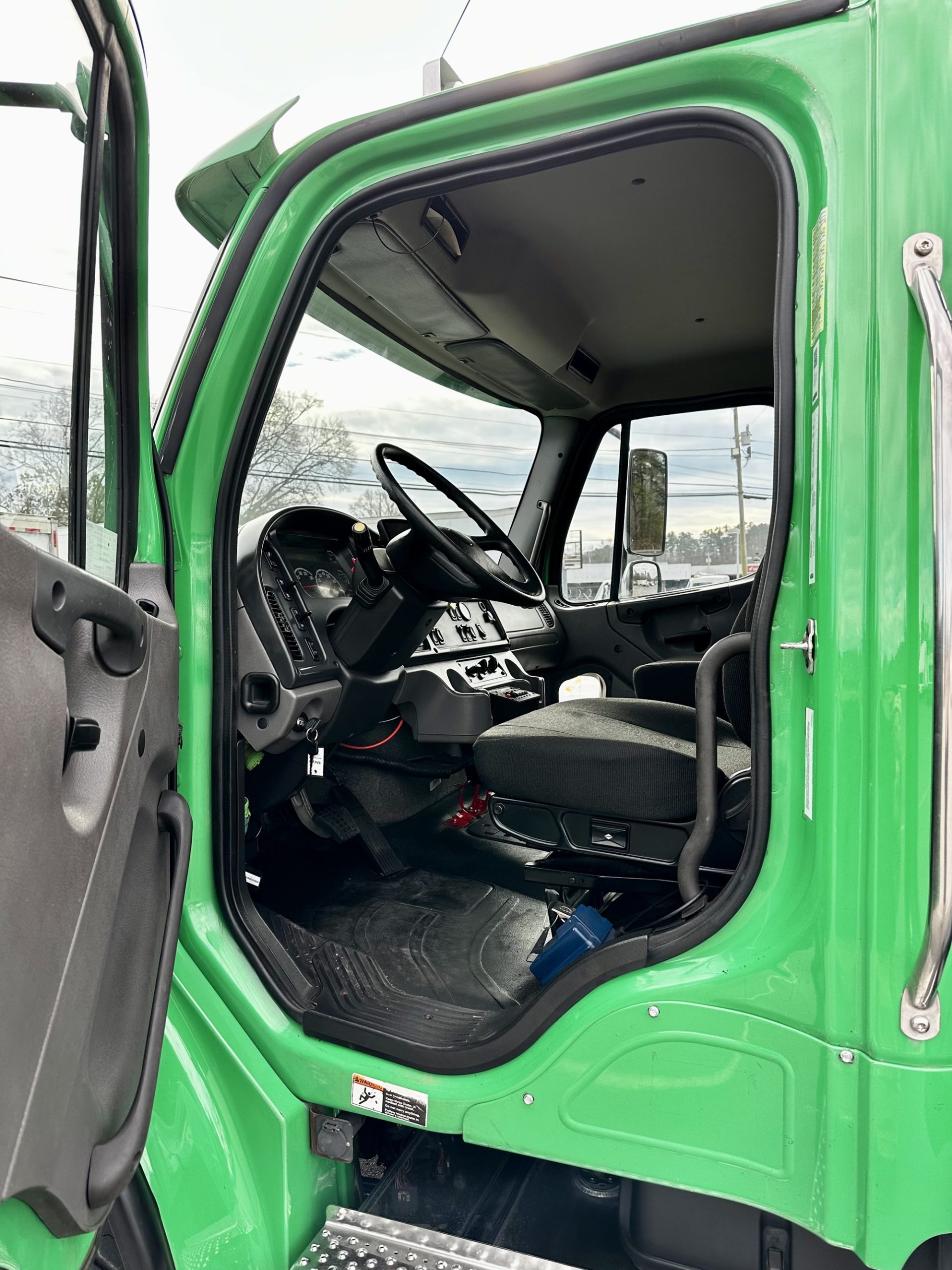 2018 Freightliner M2106 - image 3 of 6