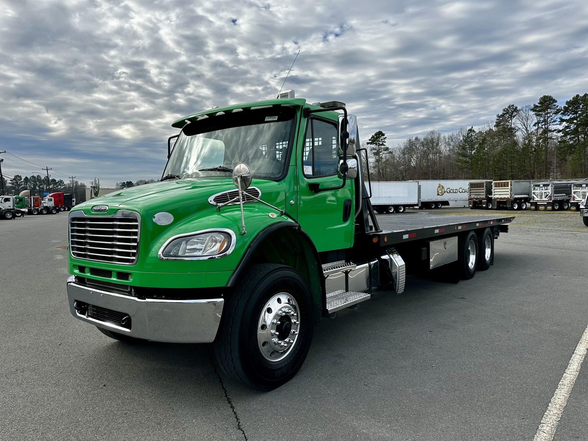 2018 Freightliner M2106 - image 2 of 6