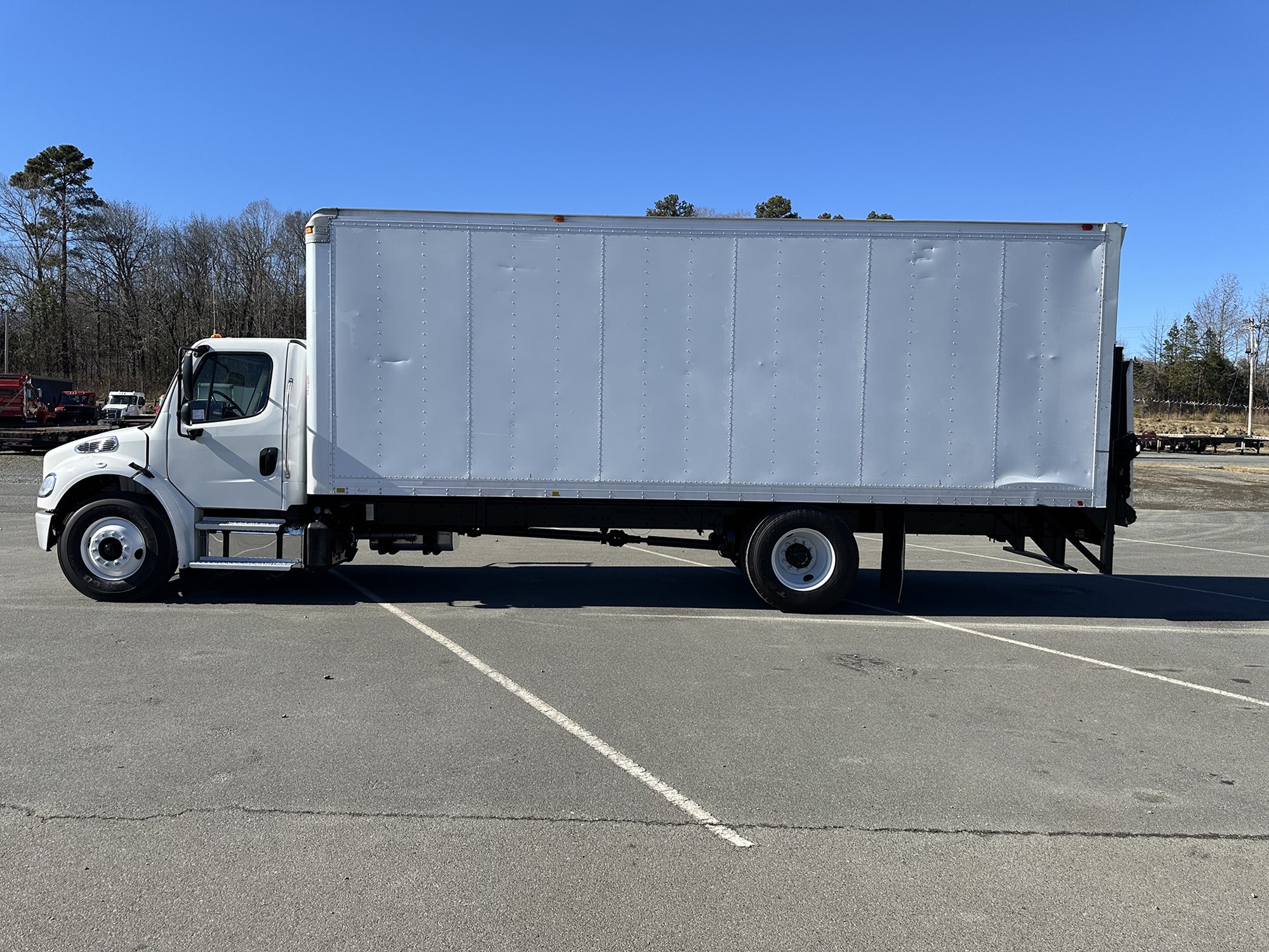 2020 Freightliner M2106 - image 2 of 6