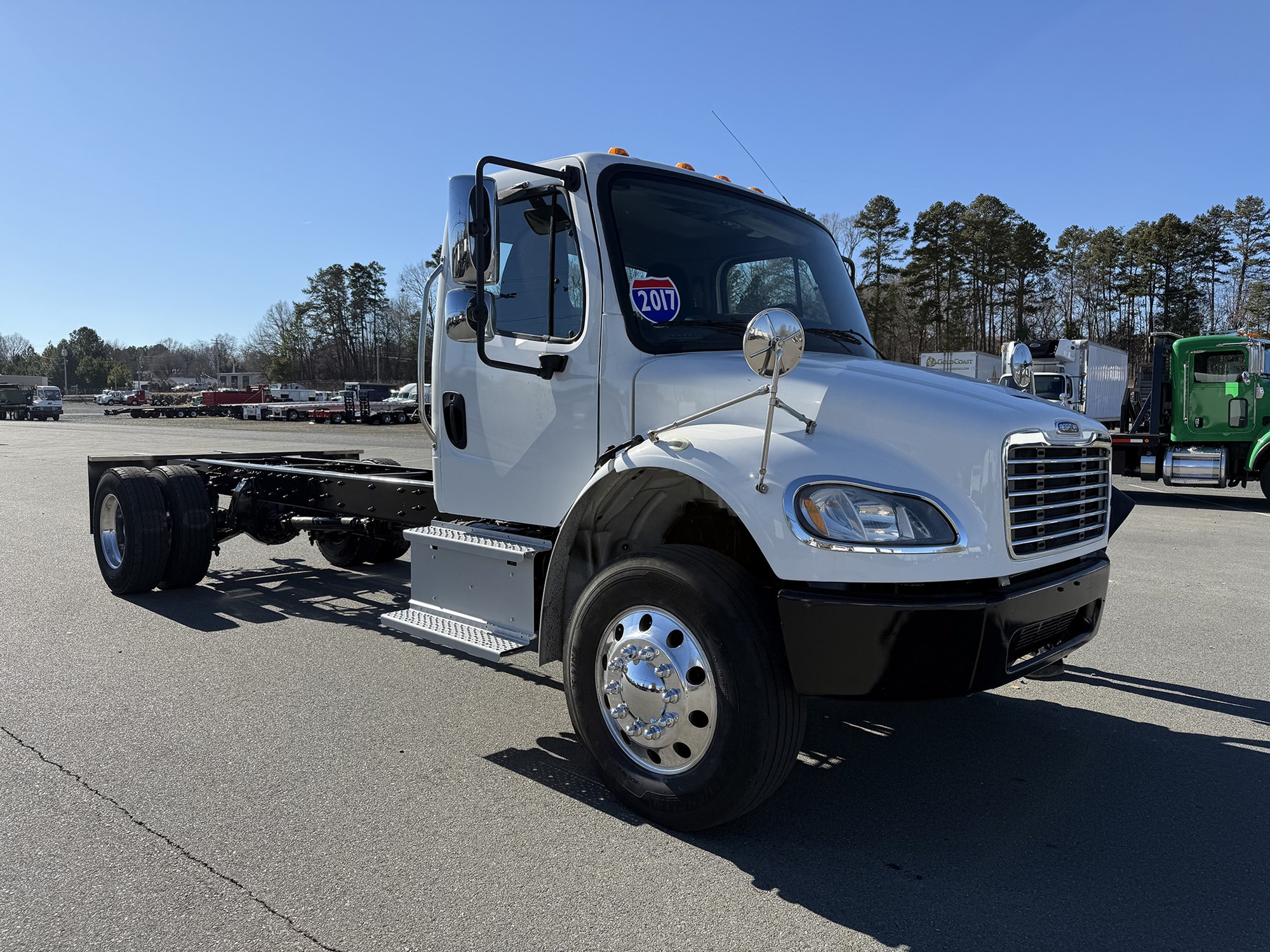 2017 Freightliner M2 - image 2 of 6