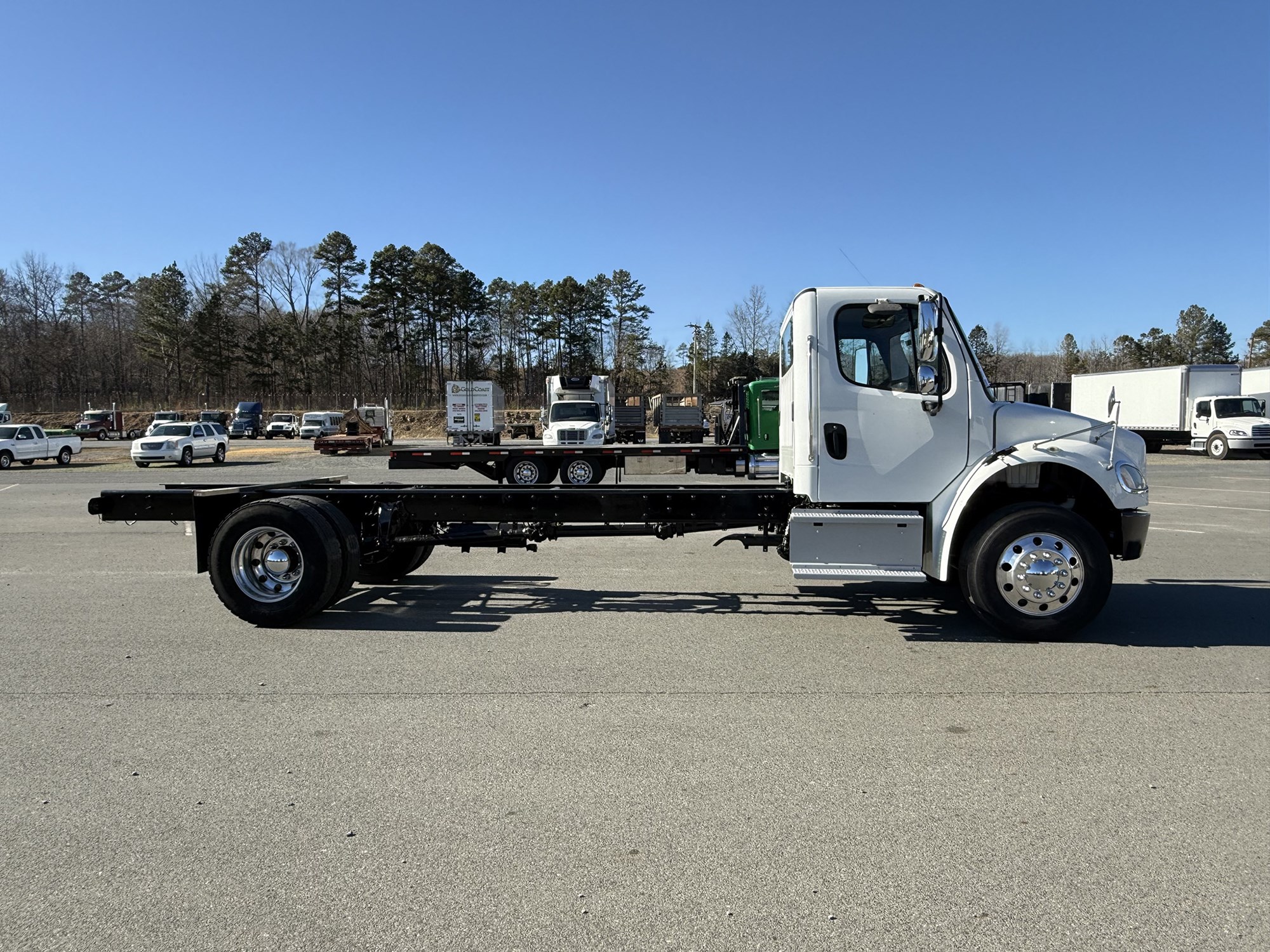 2017 Freightliner M2 - image 3 of 6