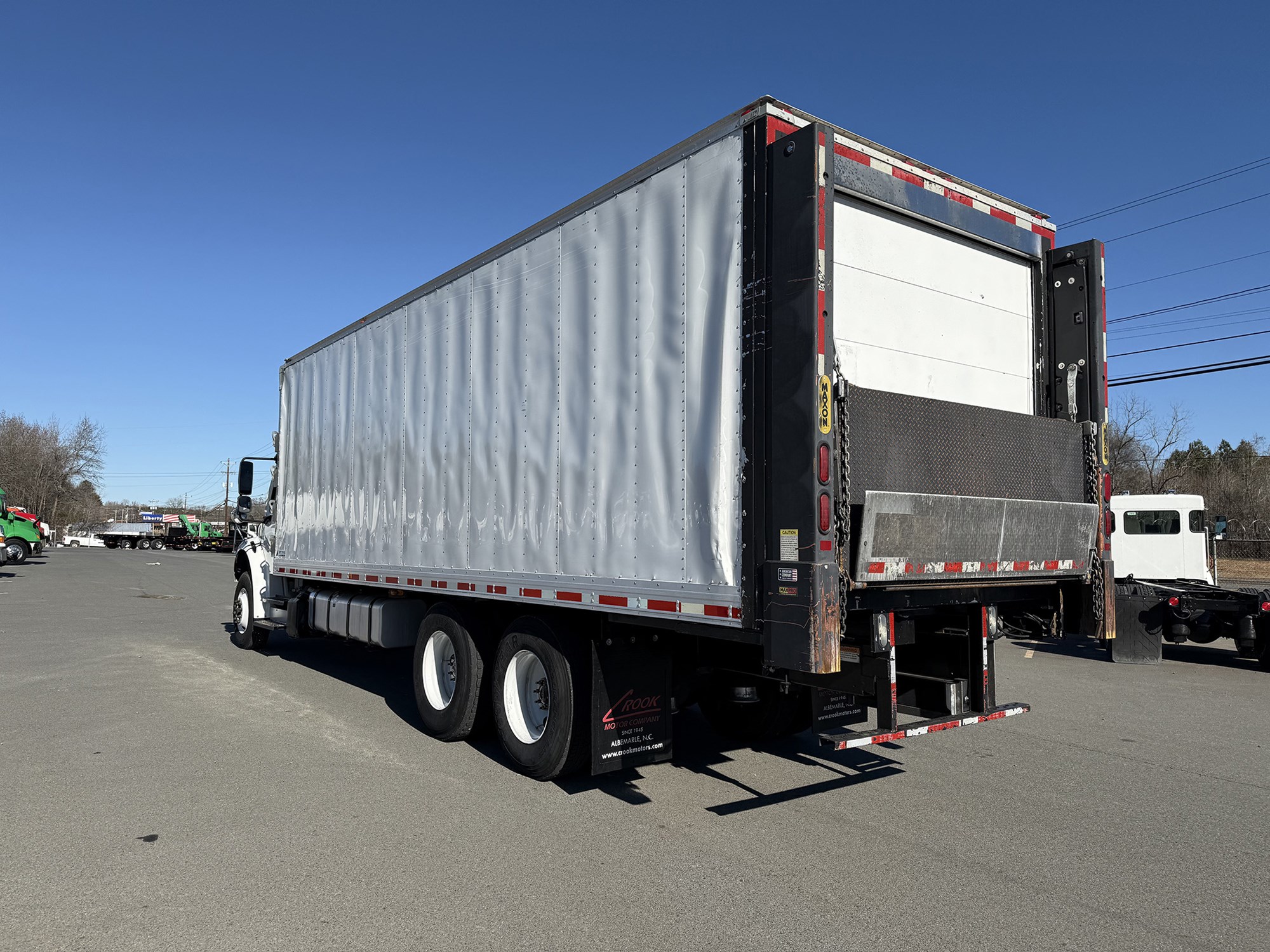 2016 Freightliner M2 - image 4 of 6