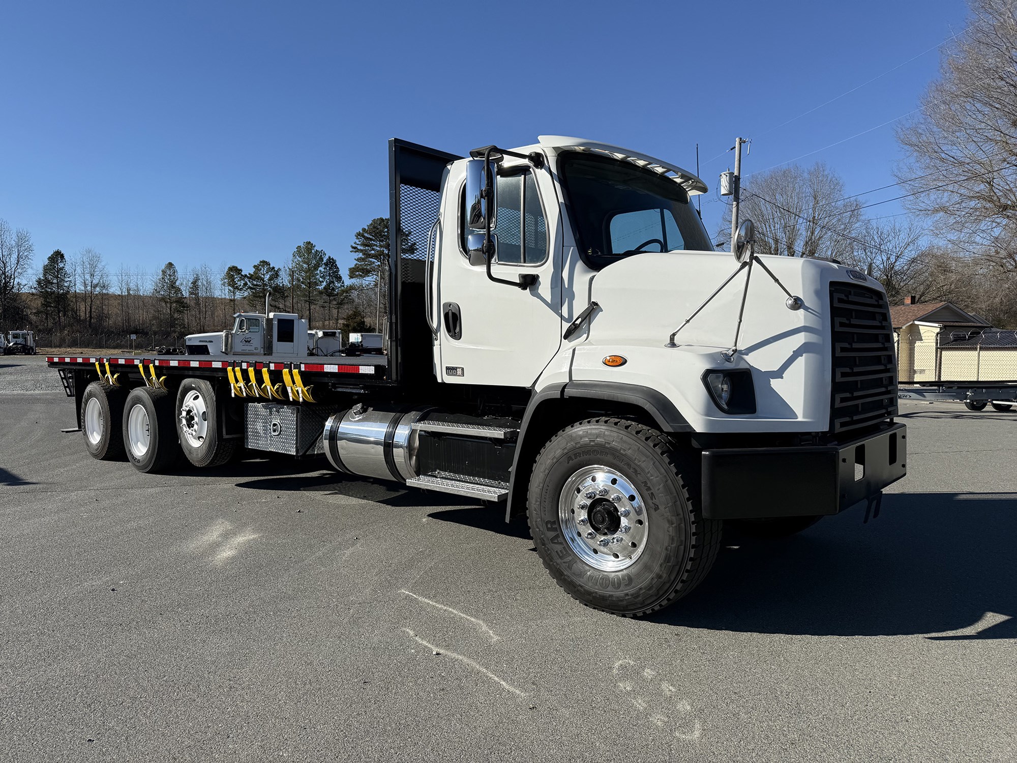 2016 Freightliner 108SD - image 2 of 6