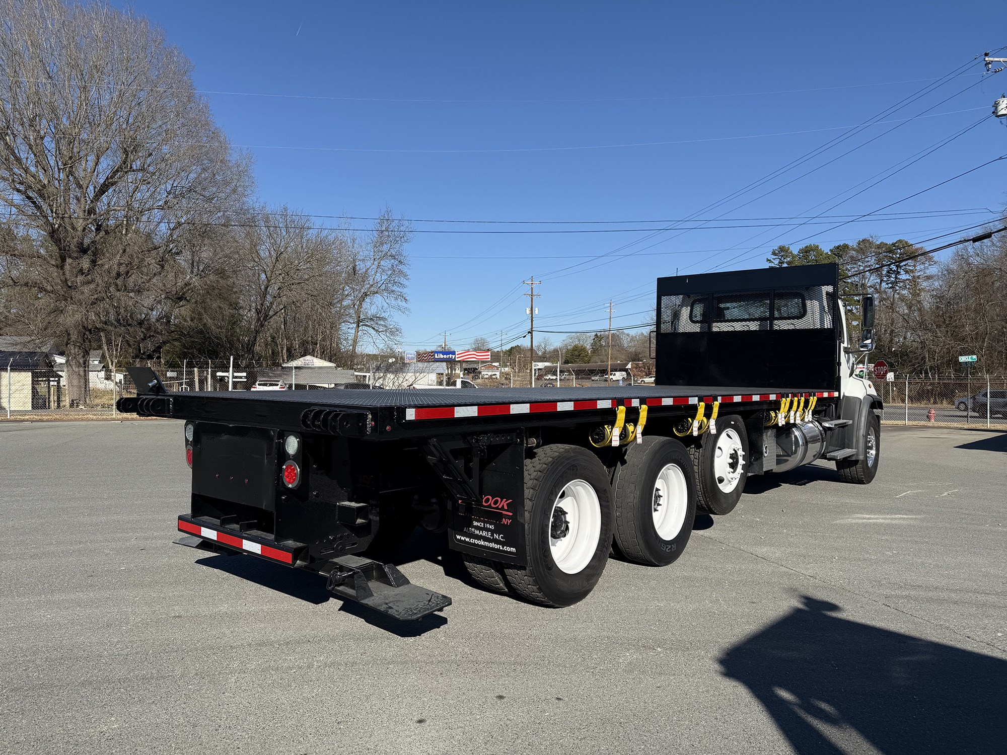 2016 Freightliner 108SD - image 4 of 6