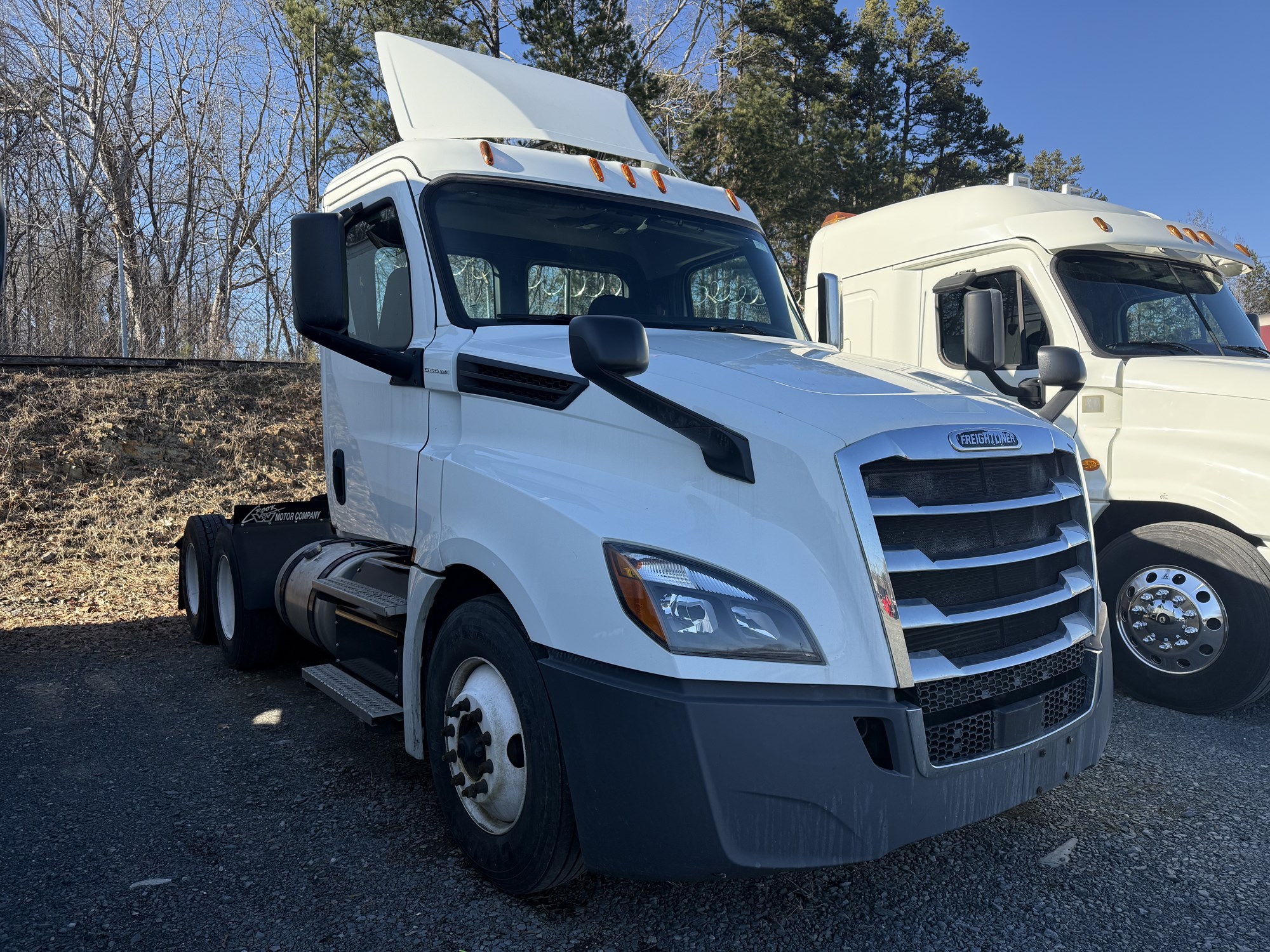 2018 Freightliner Cascadia 126 - image 2 of 2