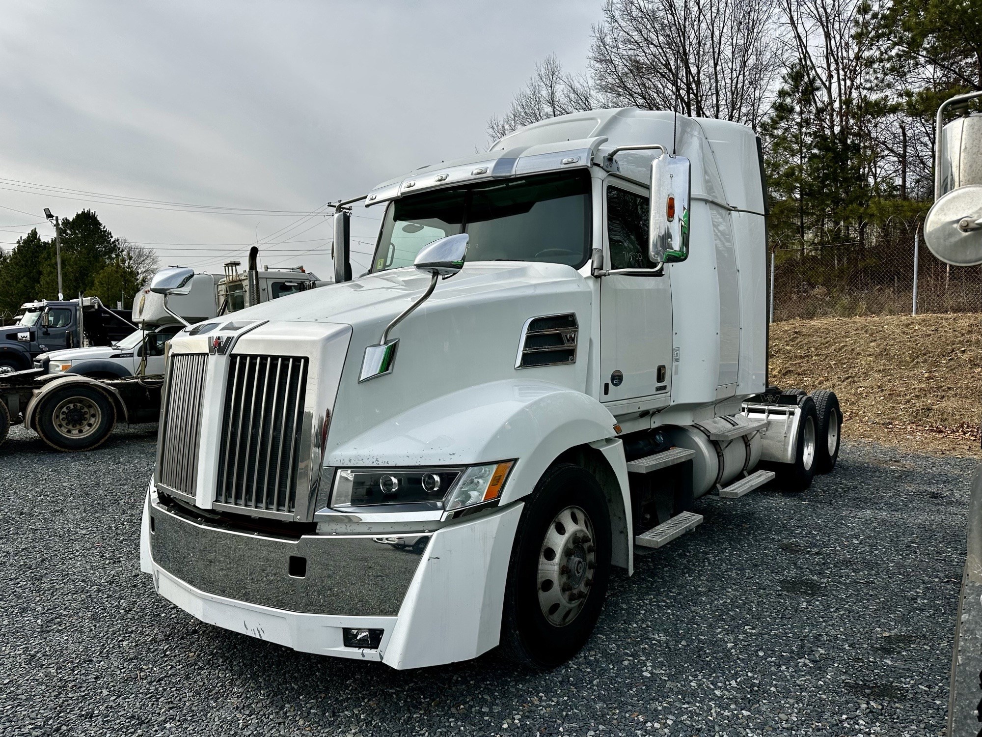 2016 Western Star 5700XE - image 1 of 5