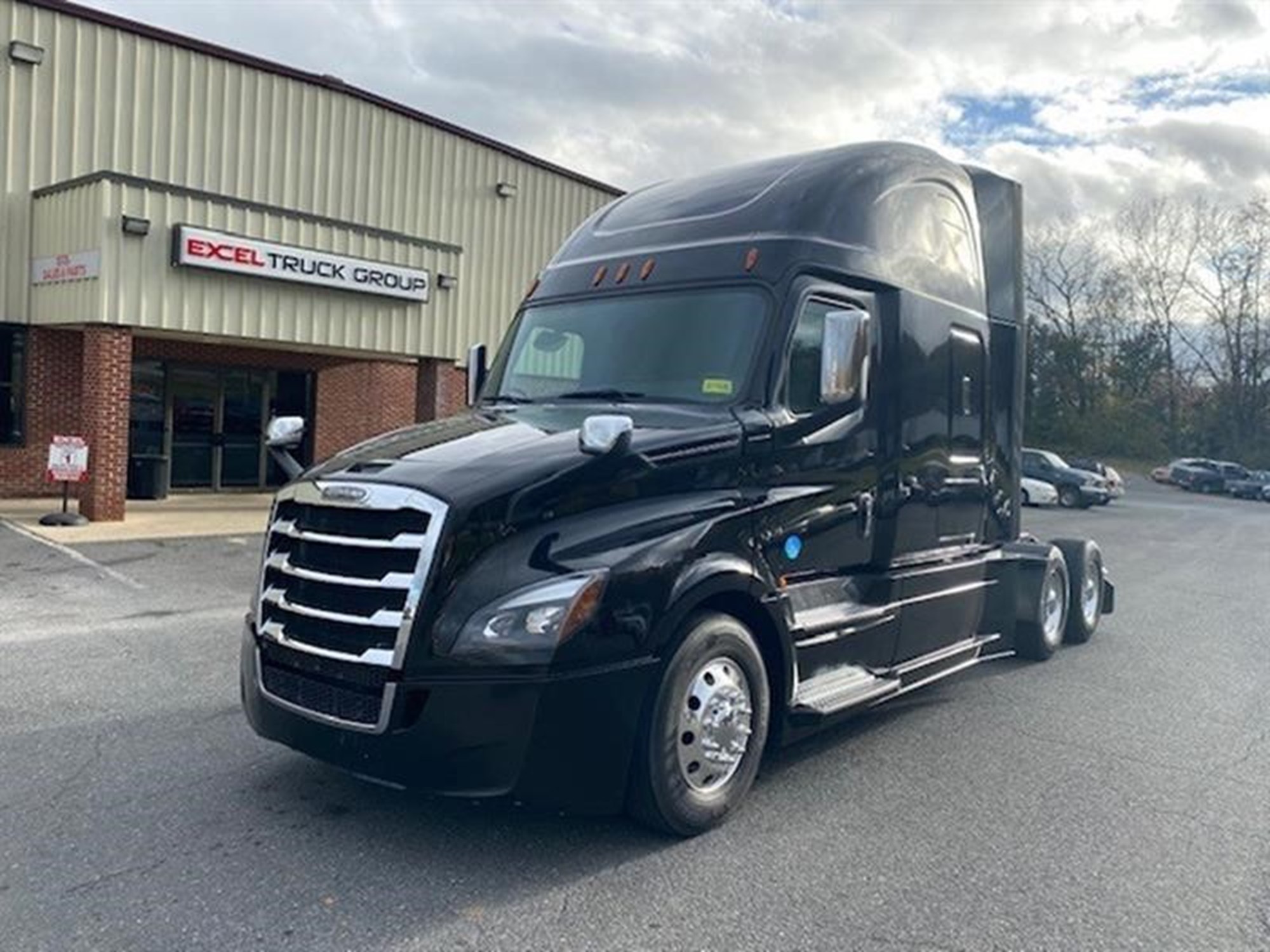 2020 Freightliner Cascadia 126 - image 1 of 6