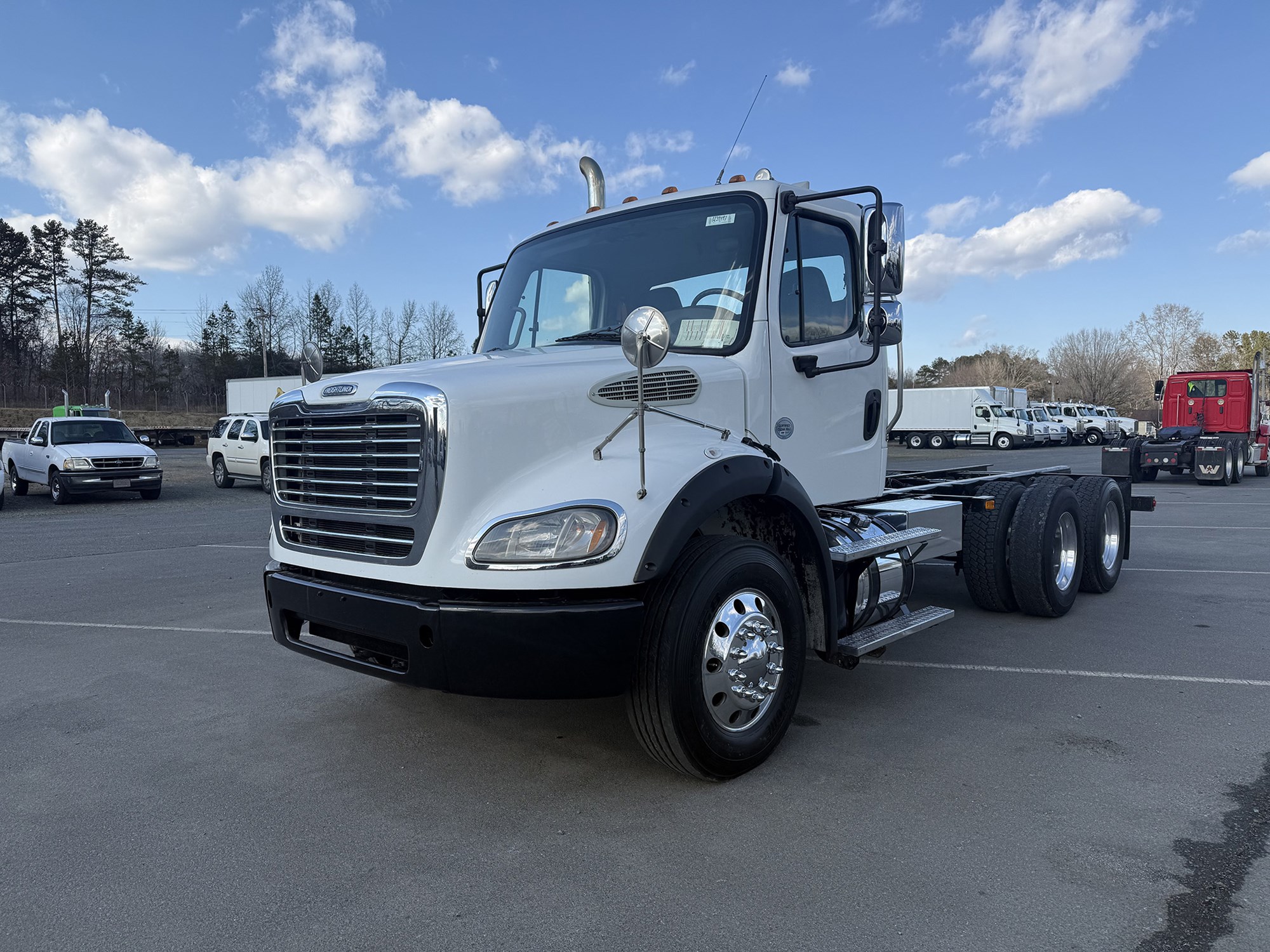 2014 Freightliner M2 - image 1 of 6