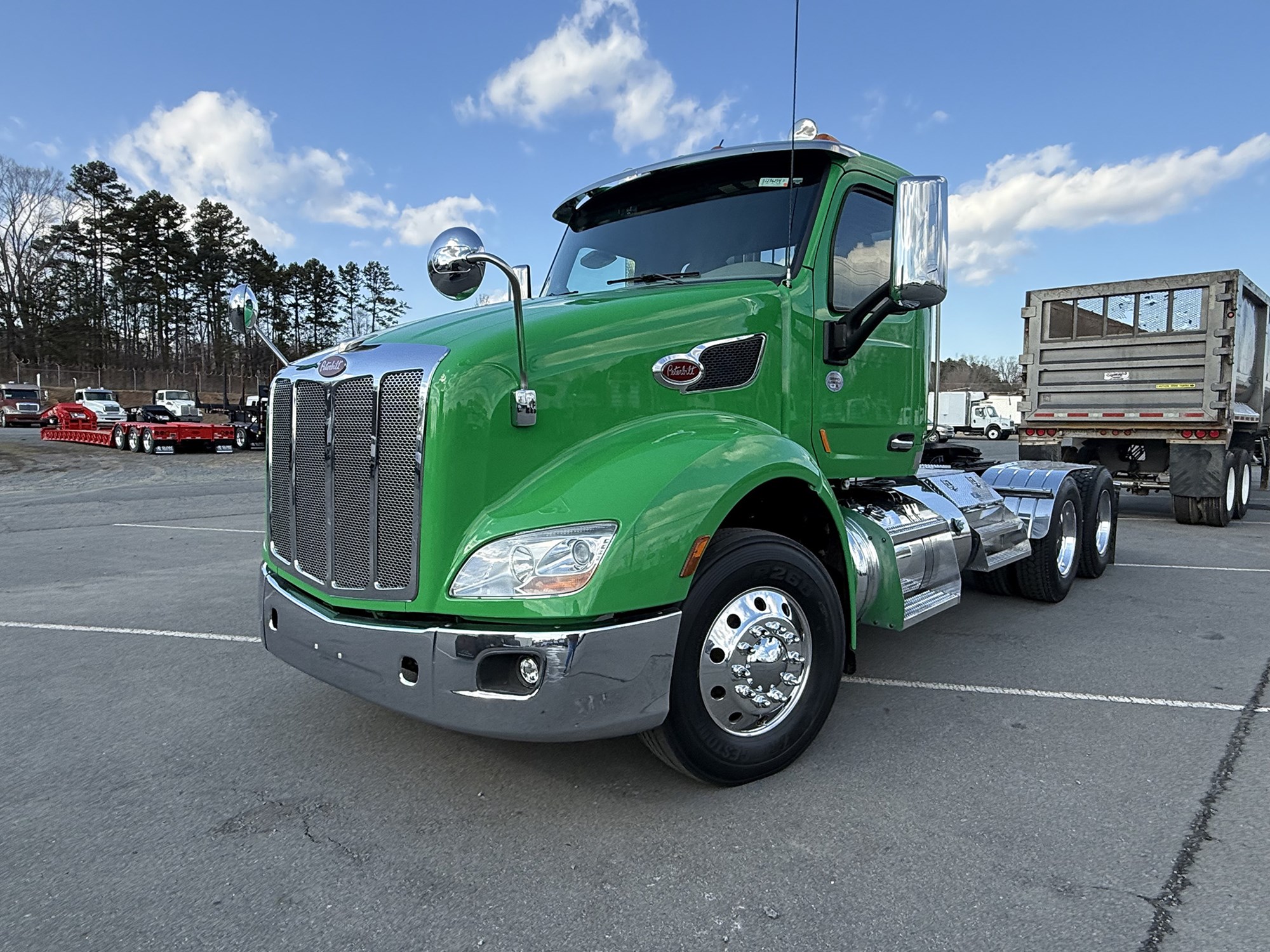 2019 Peterbilt 579 - image 1 of 6