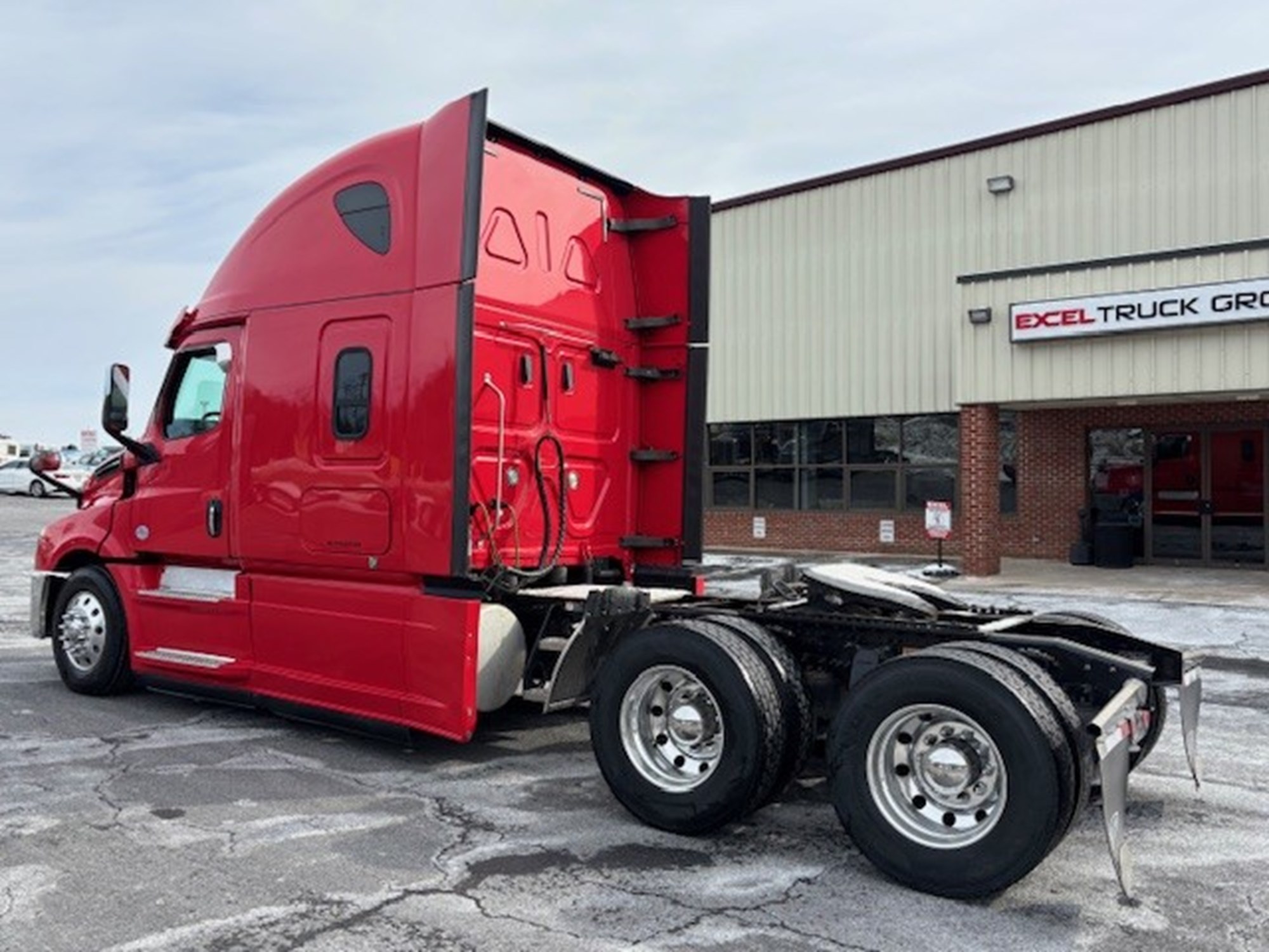 2020 Freightliner Cascadia 126 - image 2 of 6