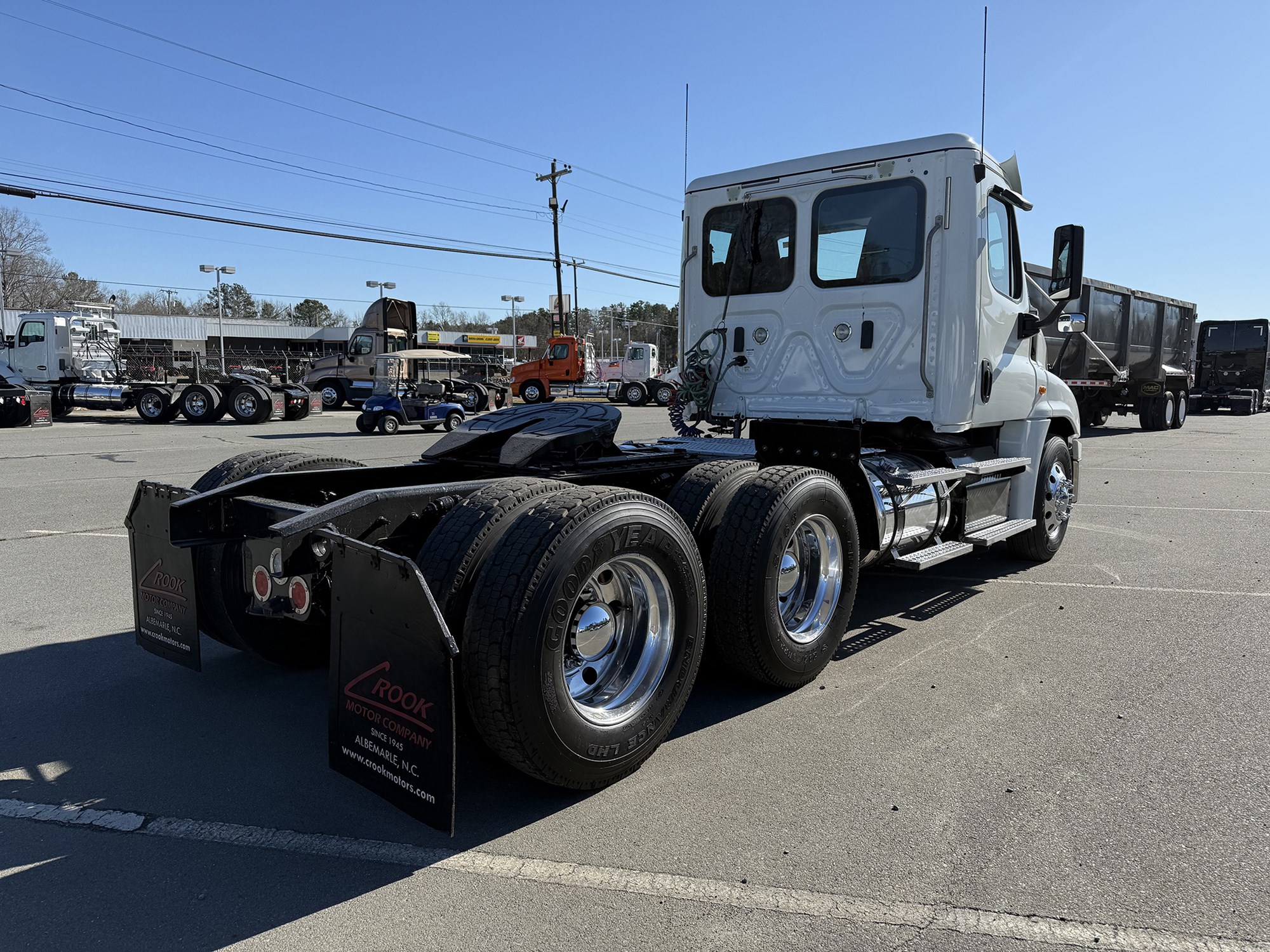 2018 Freightliner Cascadia 125 - image 4 of 6