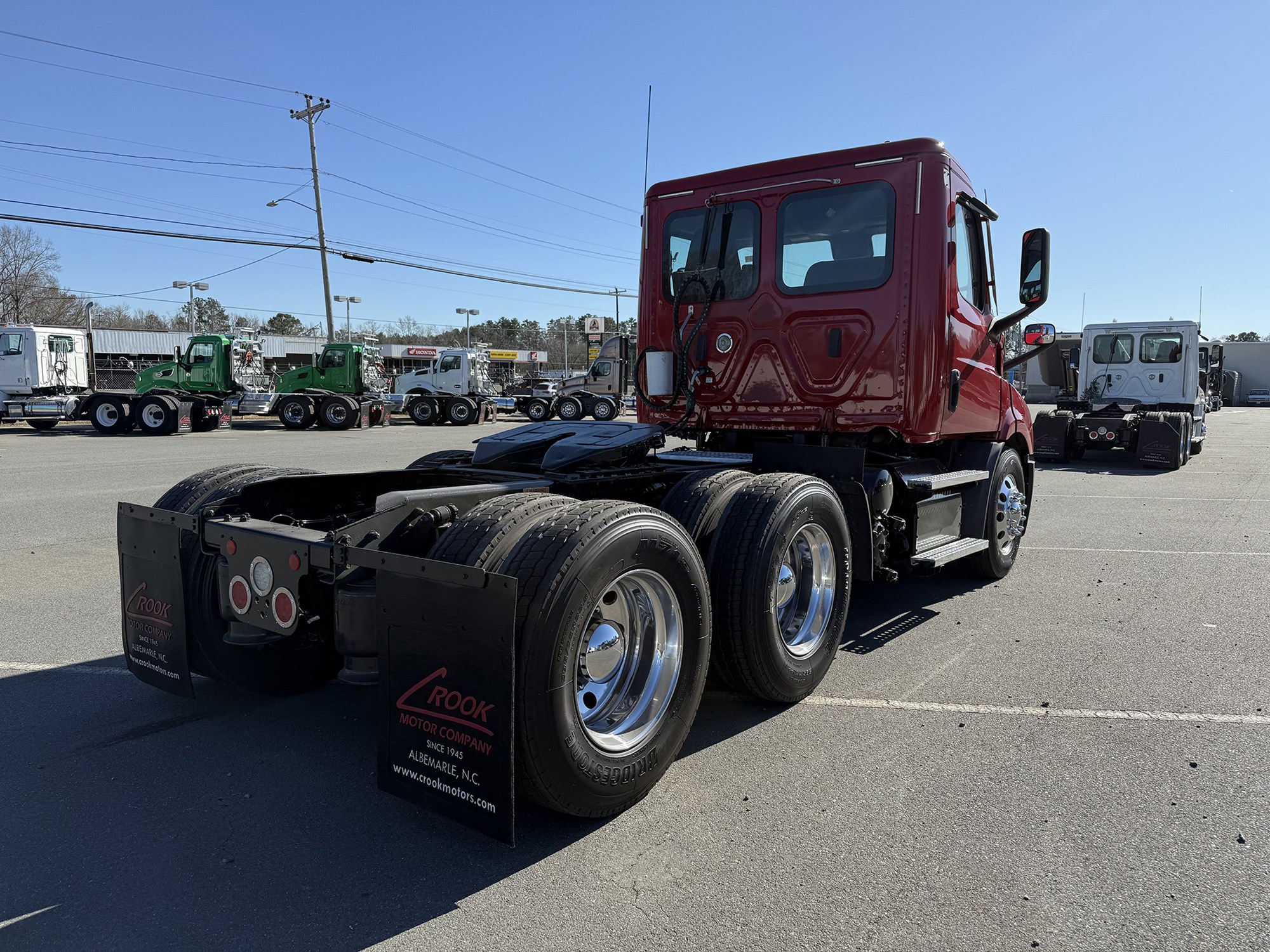 2021 Freightliner Cascadia 116 - image 4 of 6