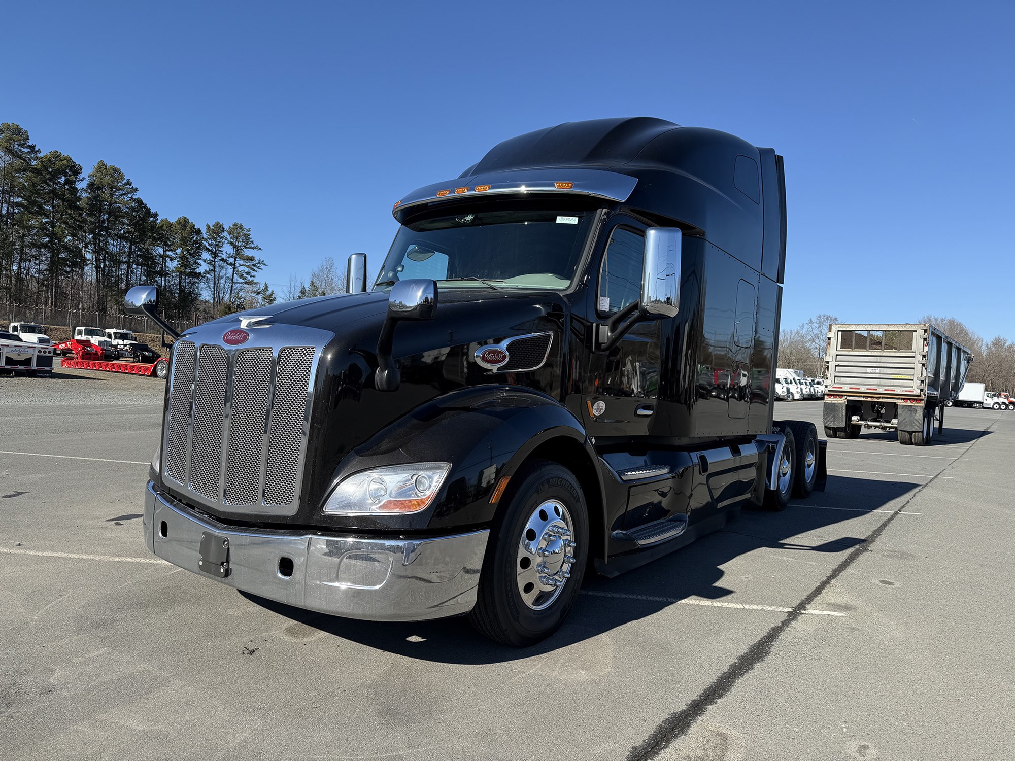 2021 Peterbilt 579 - image 1 of 6